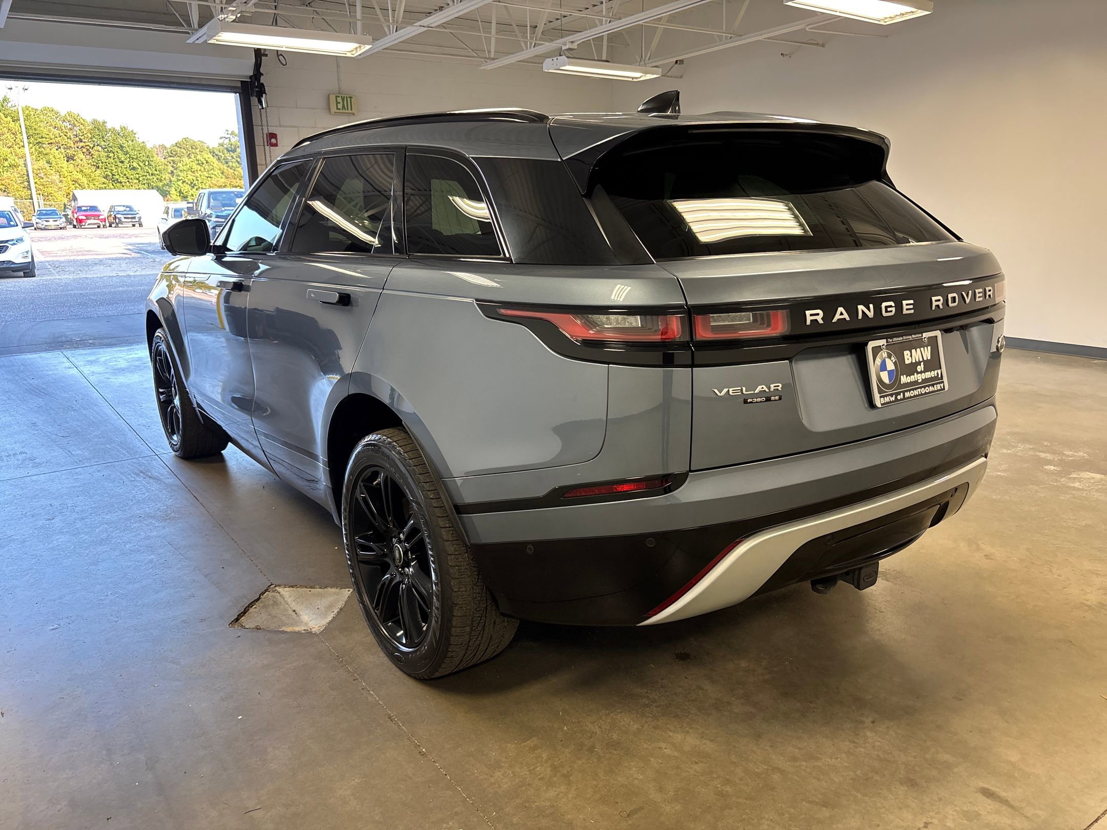 2018 Land Rover Range Rover Velar R-Dynamic SE photo 3