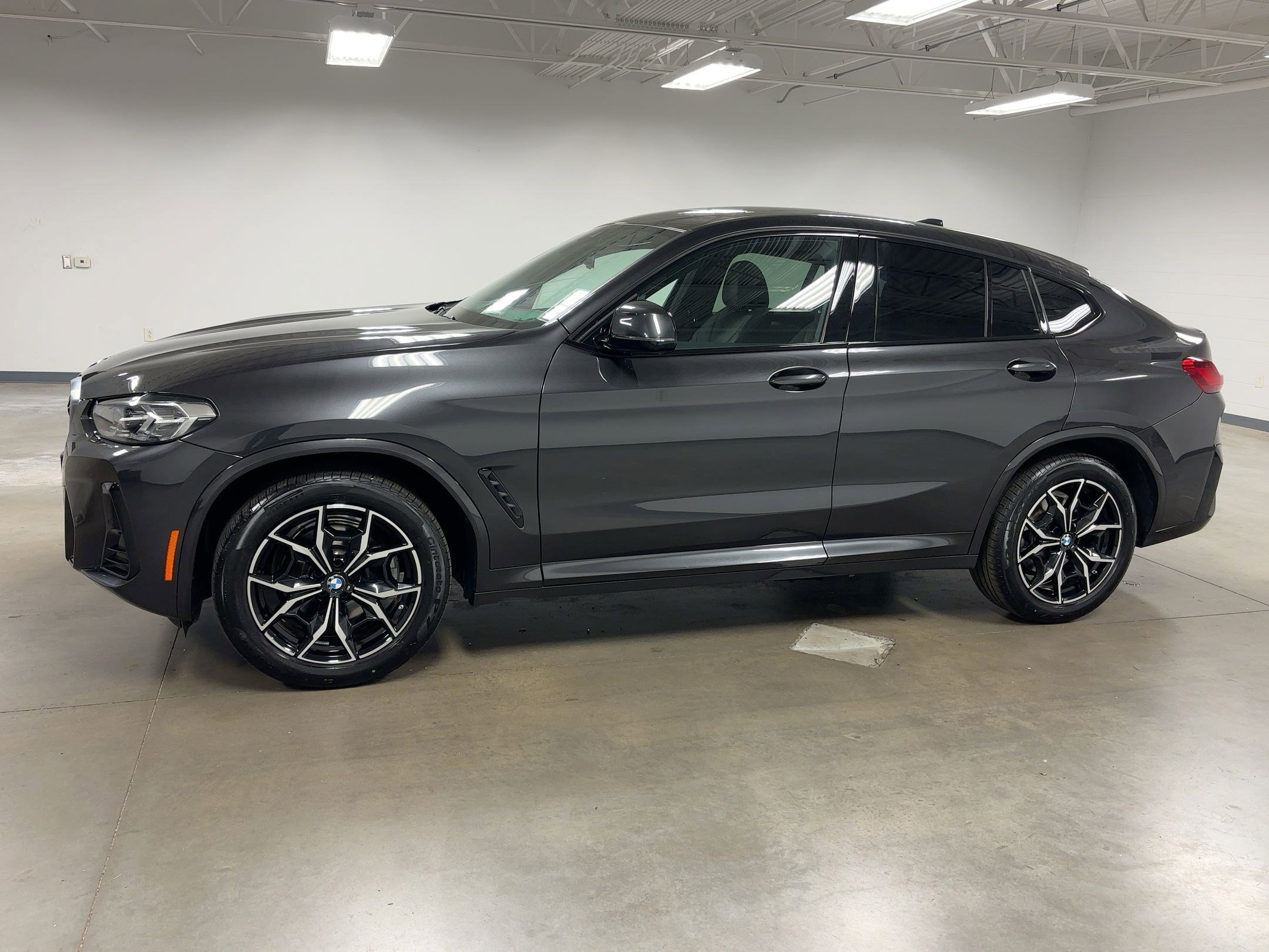2025 Bmw X4 xDrive30i photo 2