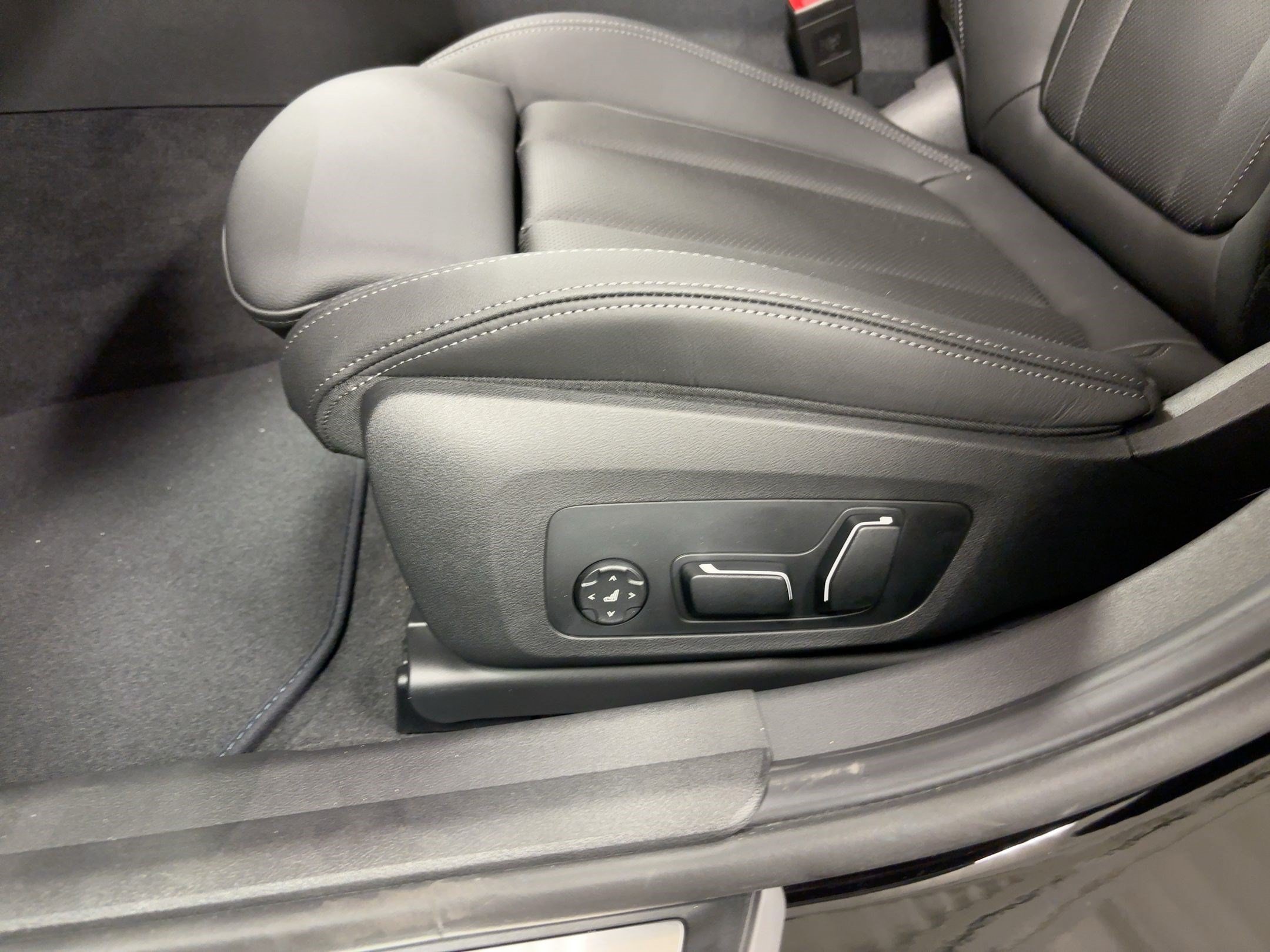 2026 BMW 3 Series 330i - Photo 12