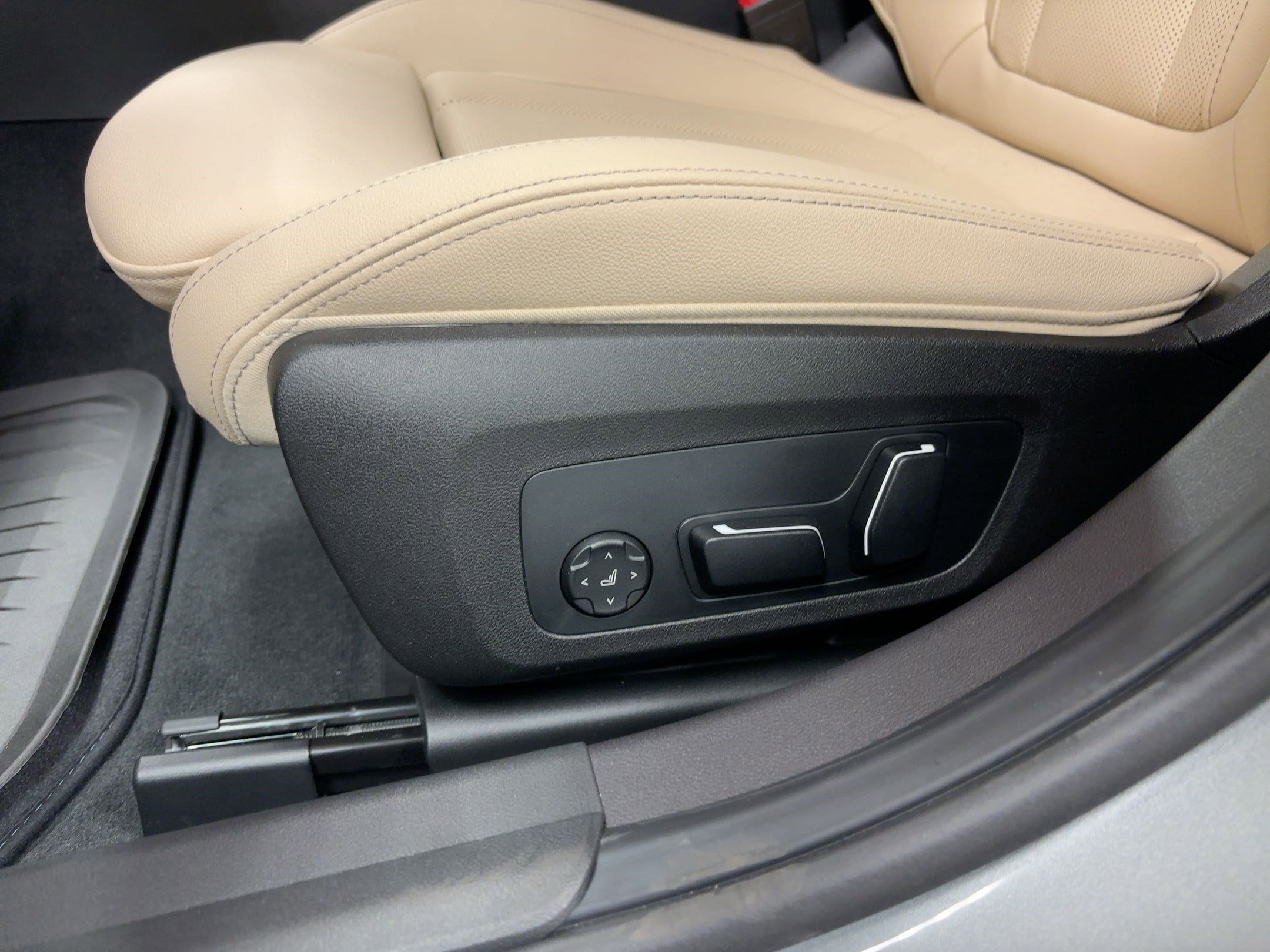 2026 BMW 3 Series 330i - Photo 13