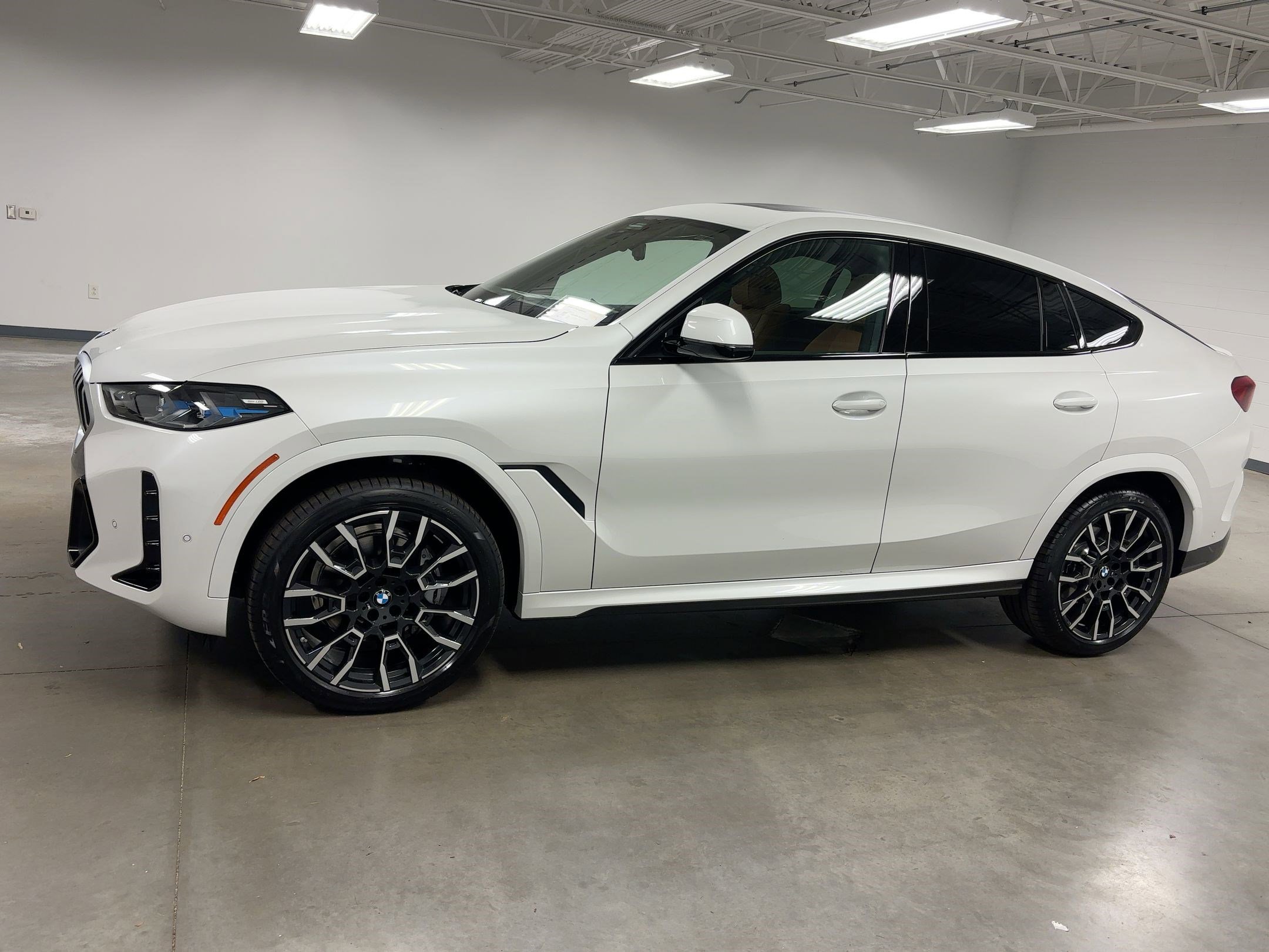 2026 Bmw X6 xDrive40i photo 2