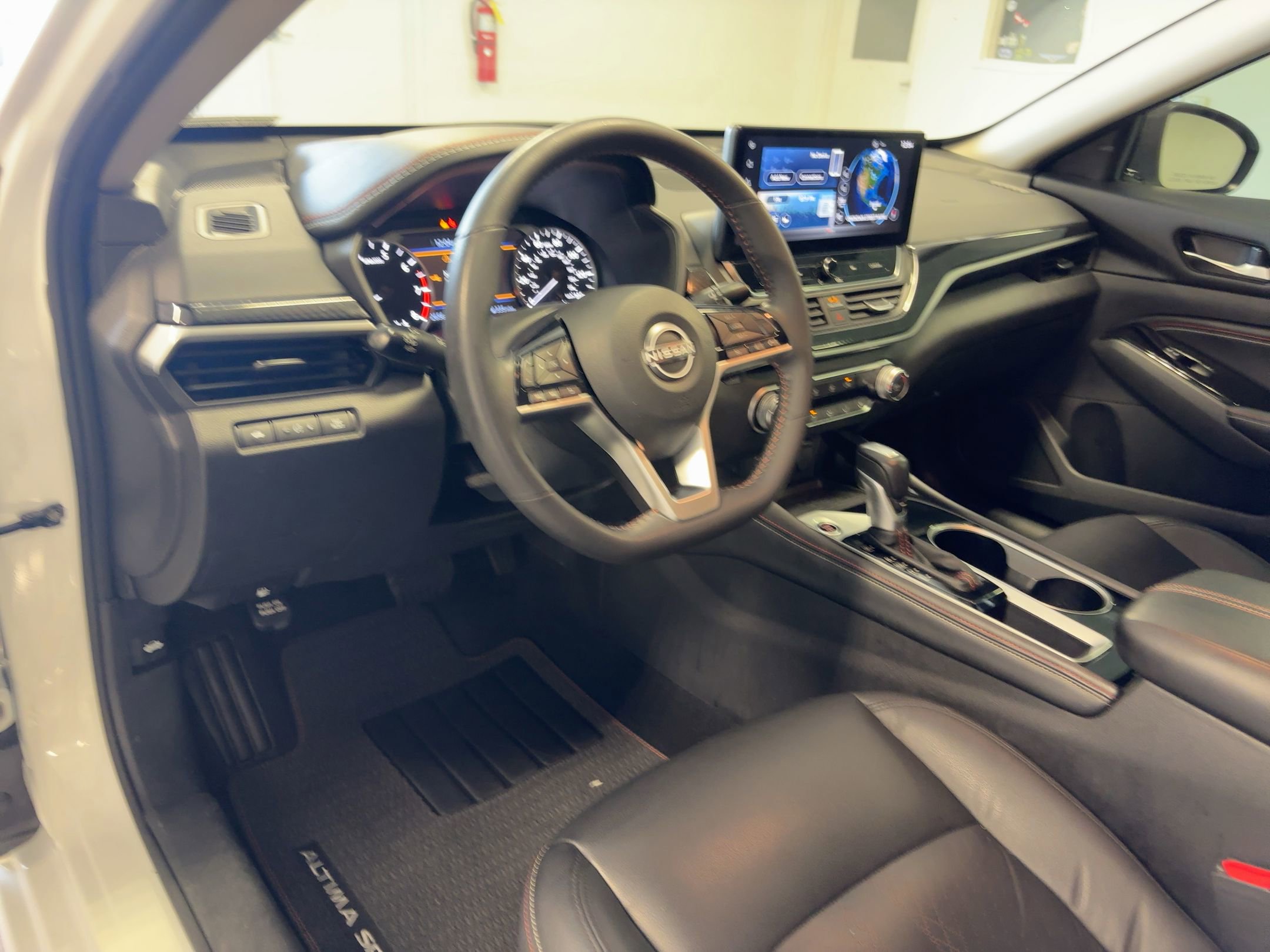2023 Nissan Altima 2.5 SR photo 4