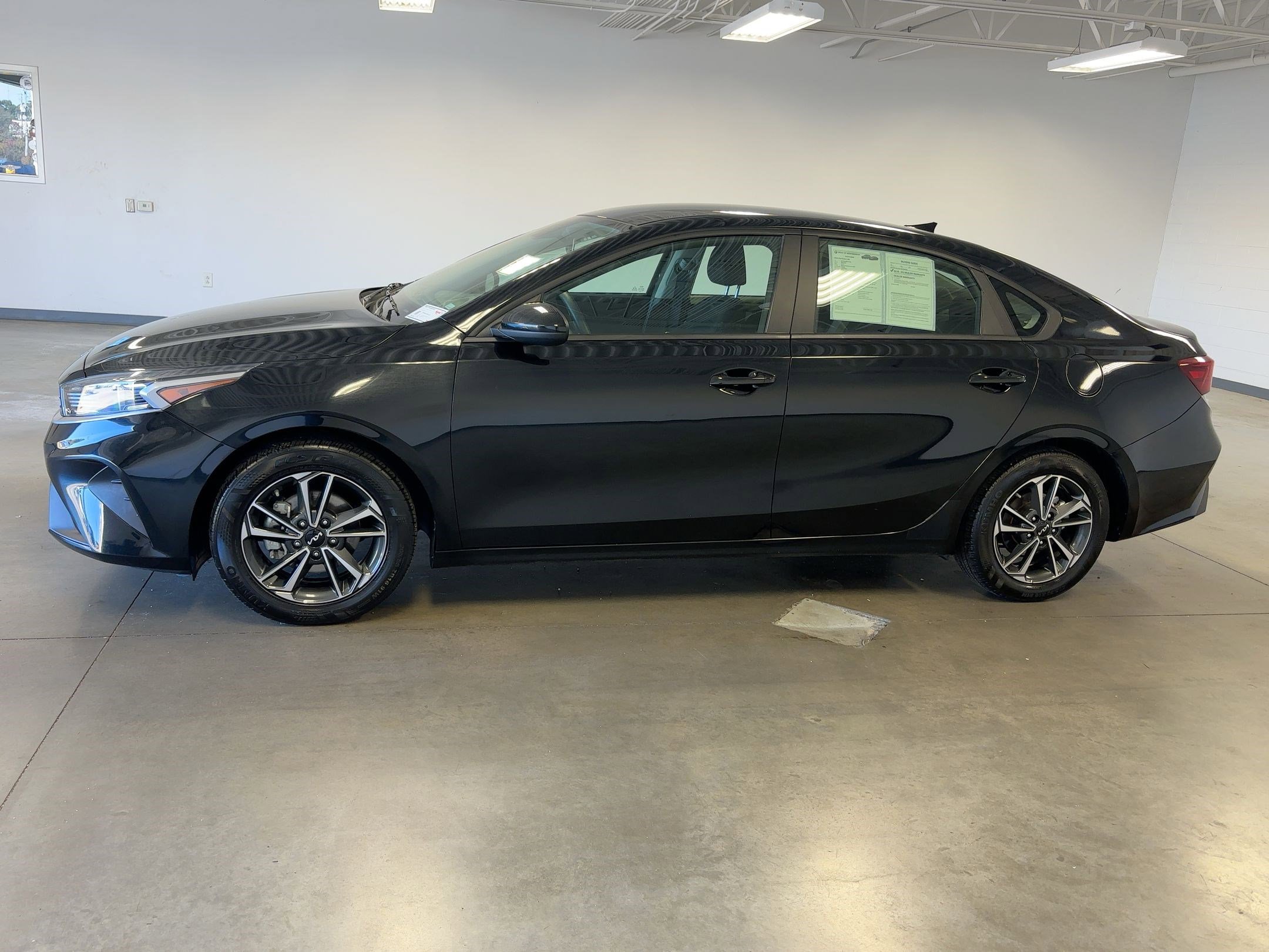 2024 Kia Forte LXS photo 2