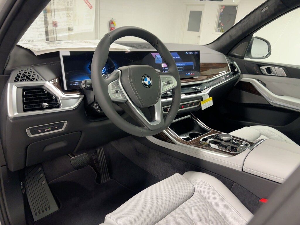 New 2026 BMW X7 xDrive40i SUV