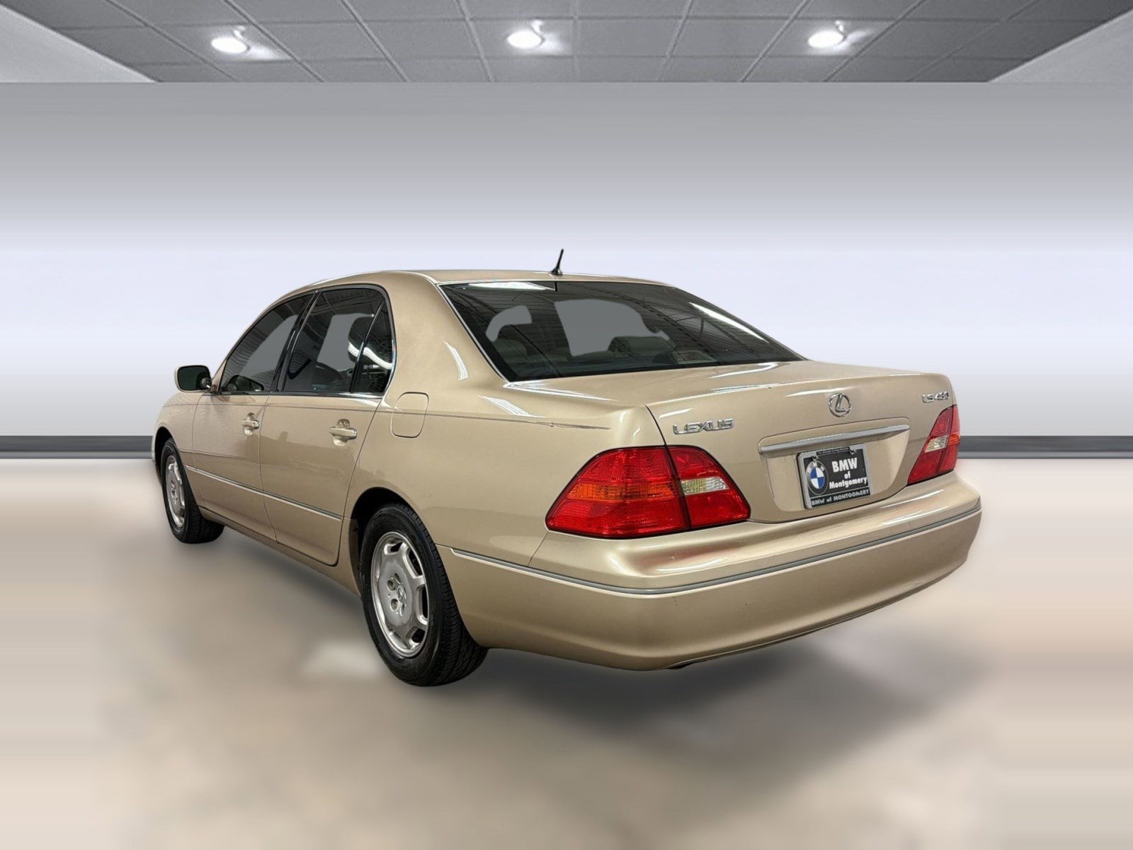 2002 LEXUS LS 430 4dr Sdn photo 2