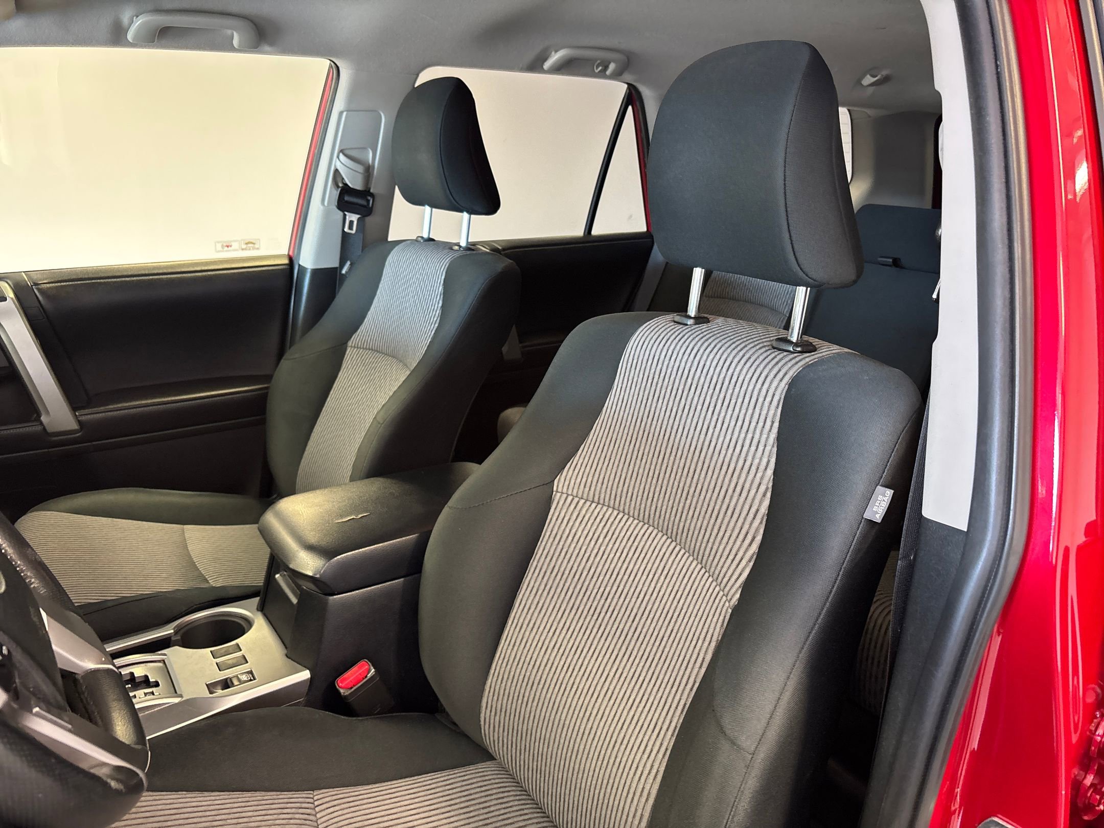2017 Toyota 4Runner SR5 photo 4