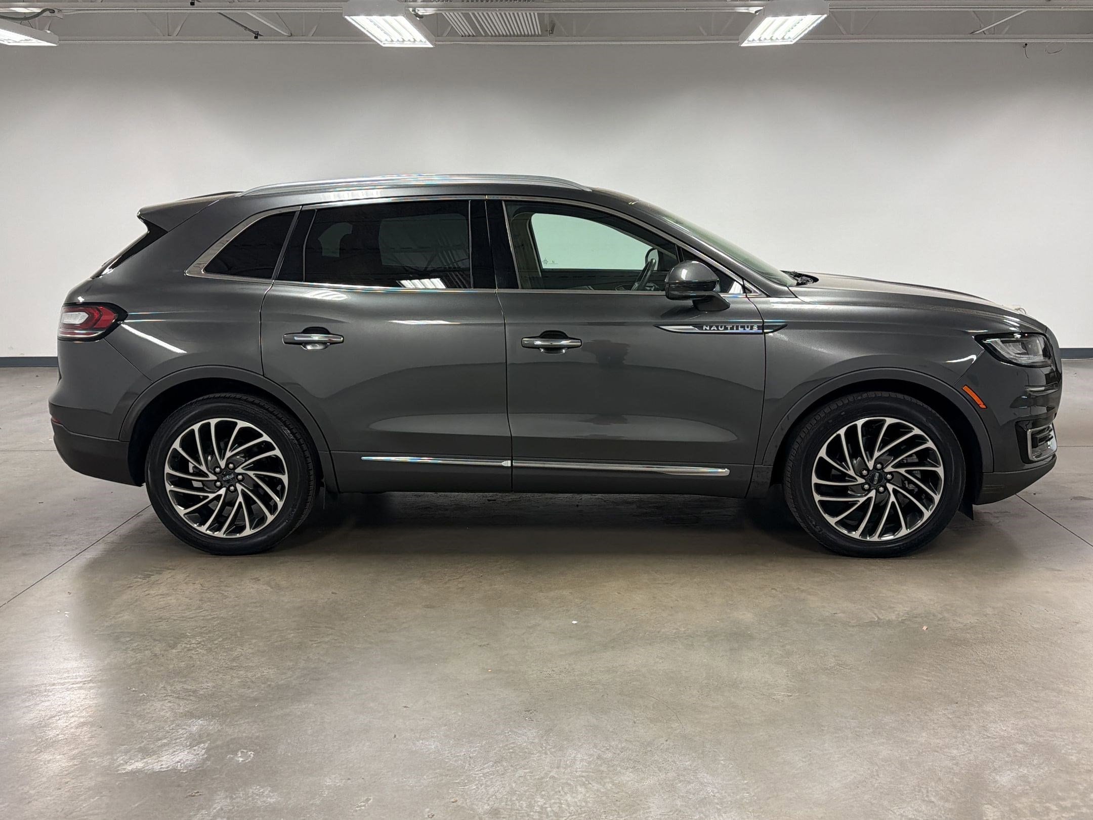 2020 Lincoln Nautilus Reserve photo 3