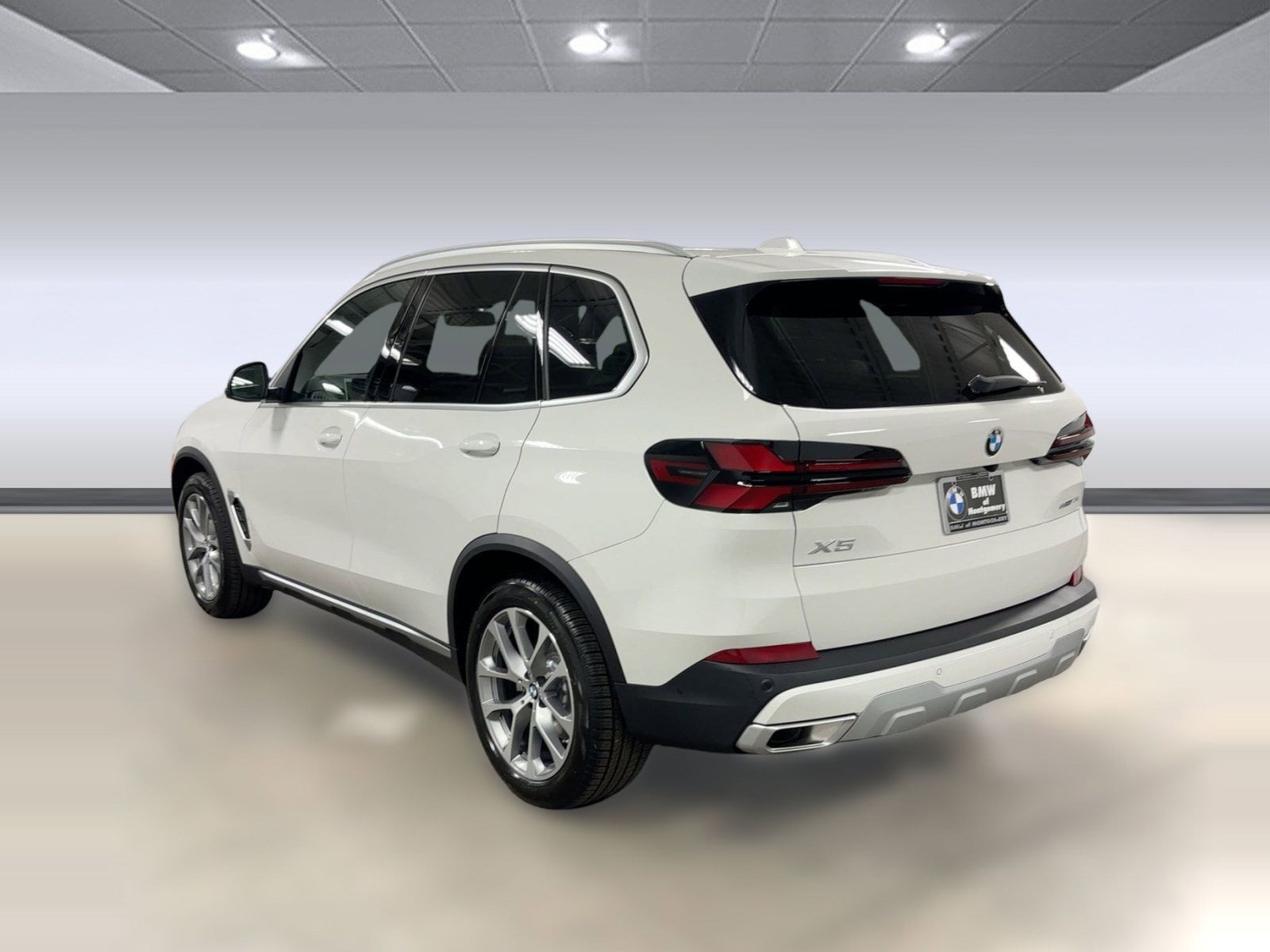 2026 BMW X5 sDrive40i photo 2