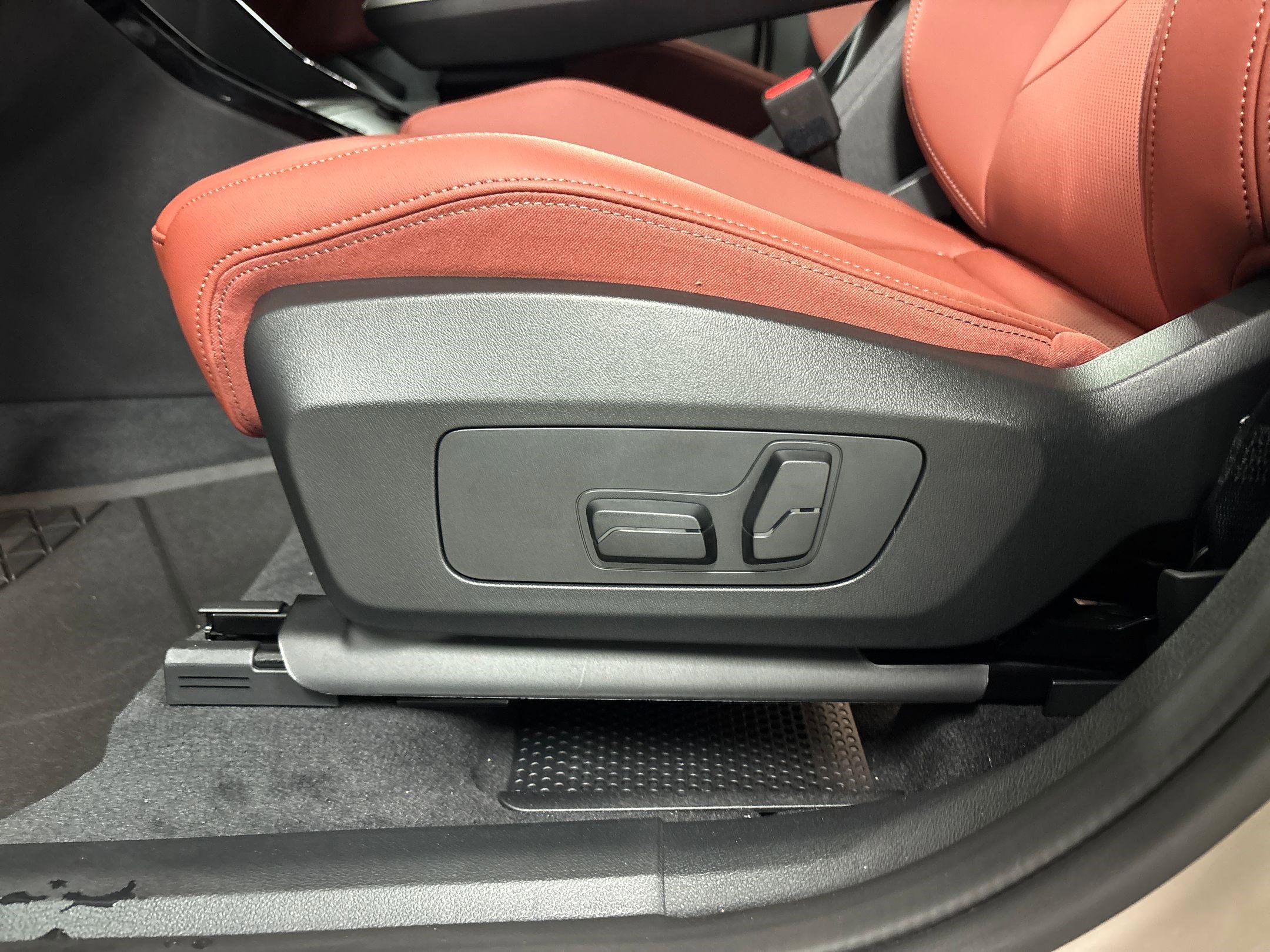 2026 BMW X1 28i - Photo 13