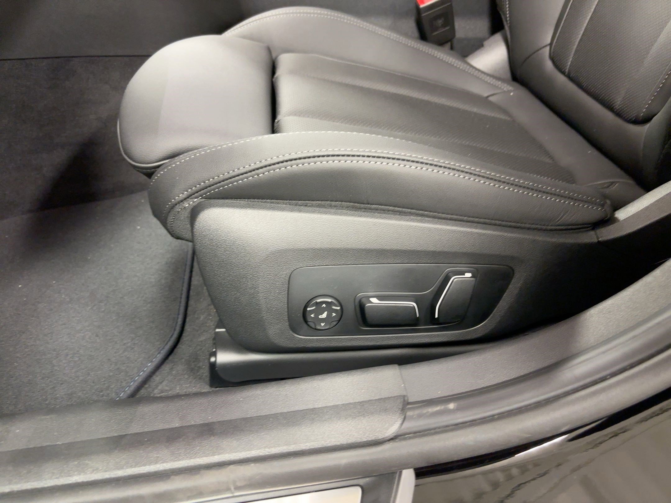 2026 BMW 3 Series 330i - Photo 12