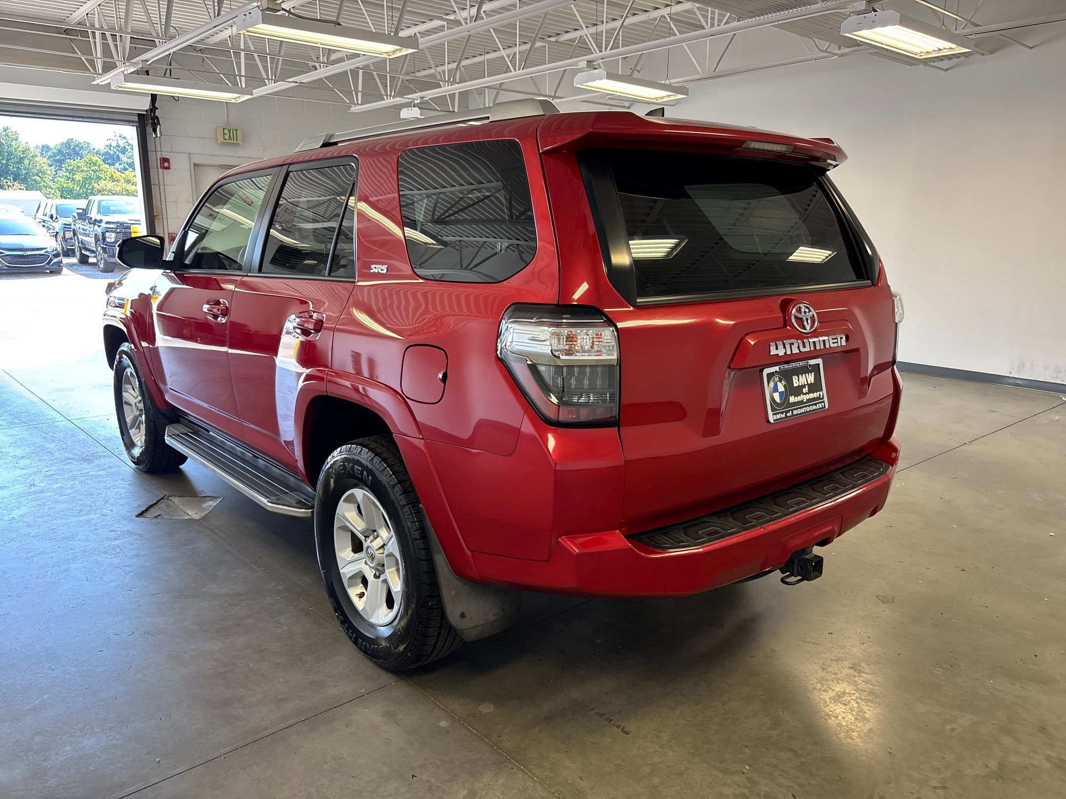 2017 Toyota 4Runner SR5 photo 3
