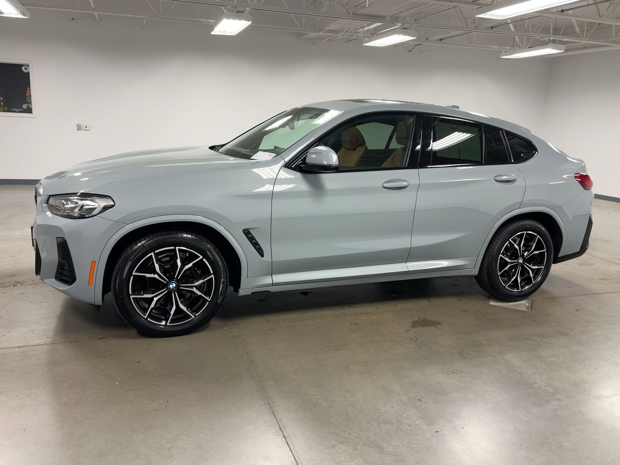 2025 Bmw X4 xDrive30i photo 2