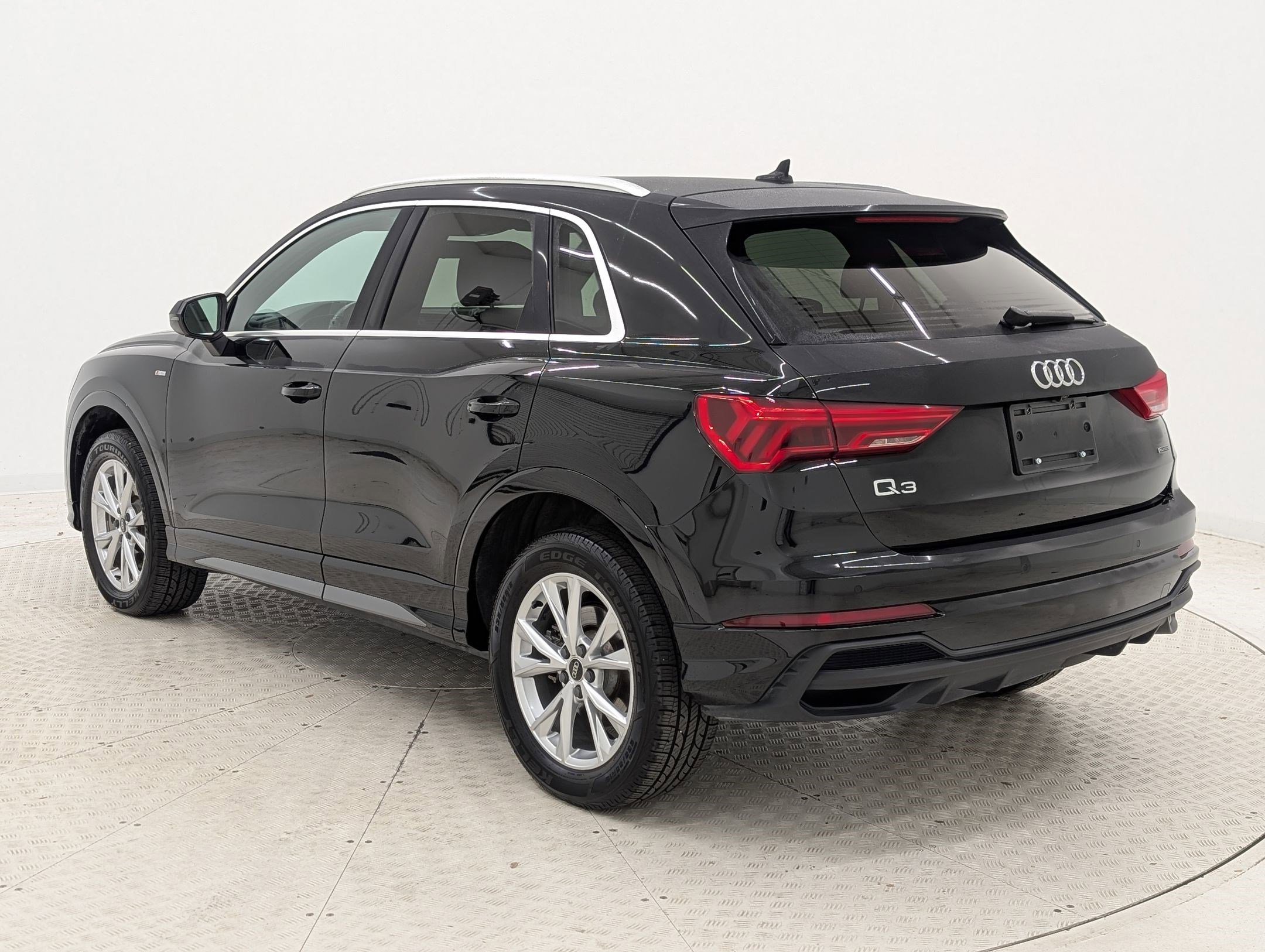 2024 Audi Q3 S line Premium photo 3