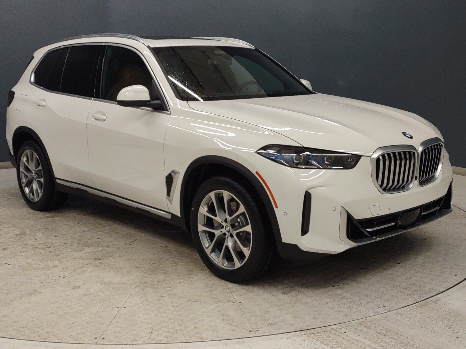 Used 2024 BMW X5 40i with VIN 5UX23EU01R9V32825 for sale in Brentwood, TN