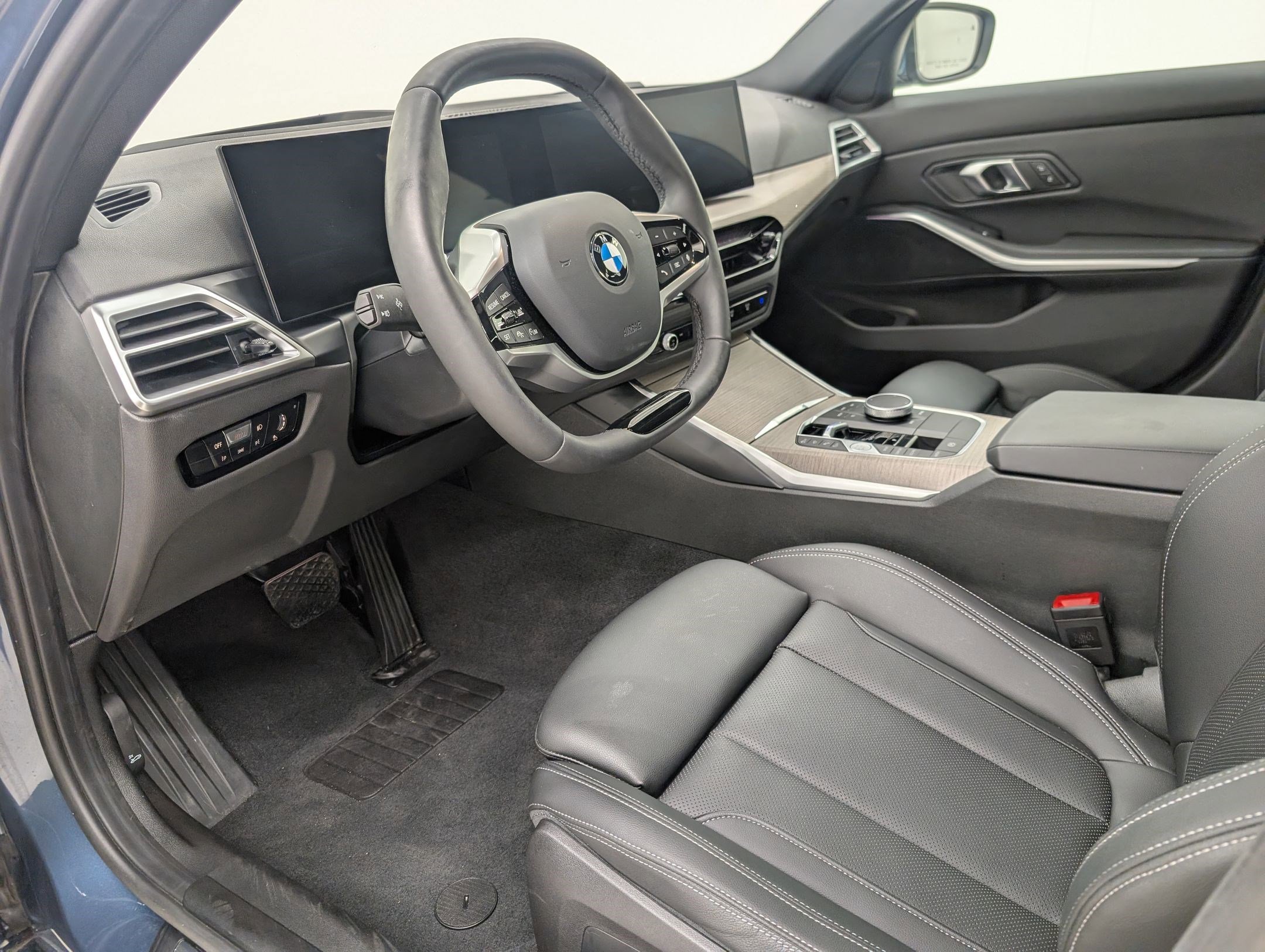 2025 Bmw 330i Sedan photo 4