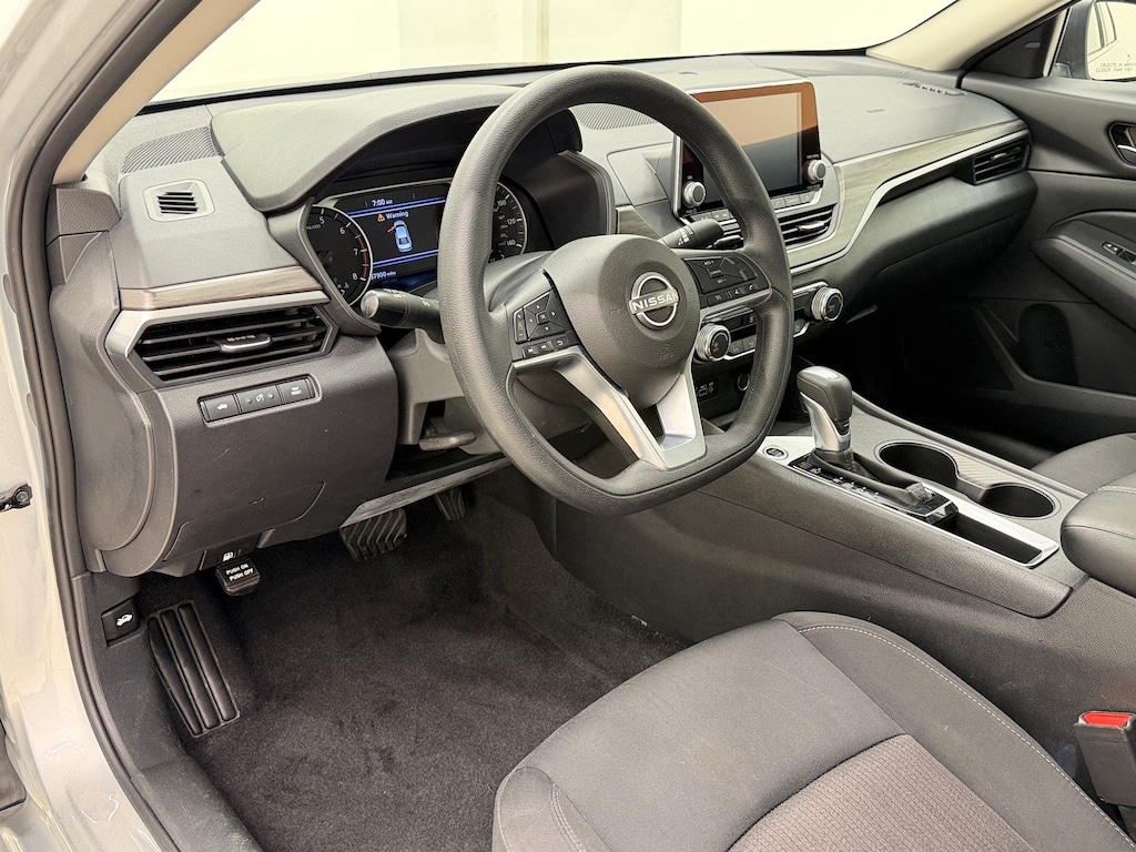Used 2025 Nissan Altima SV Sedan