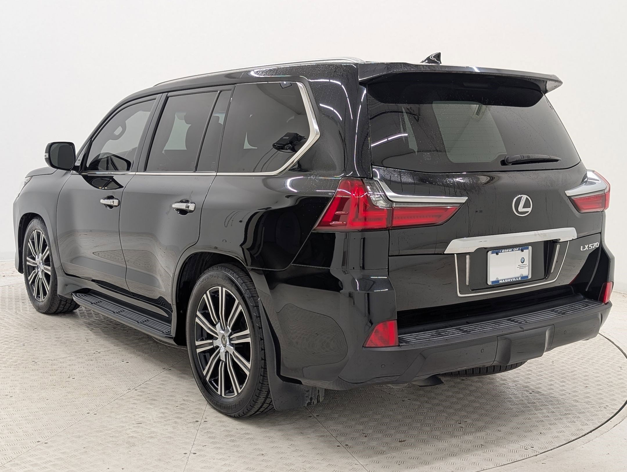 2020 Lexus LX 570 photo 2