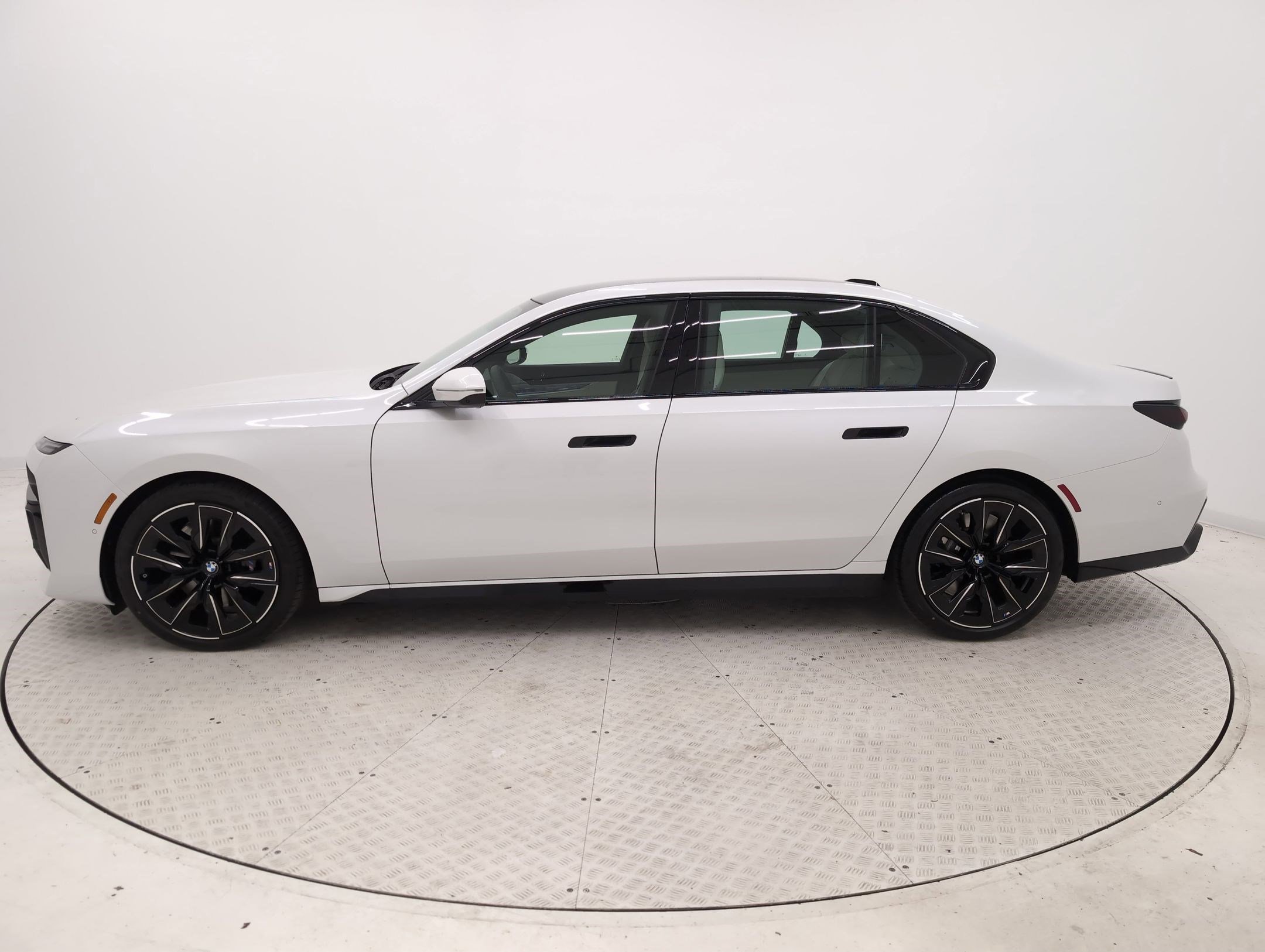 2025 Bmw 760i xDrive photo 2