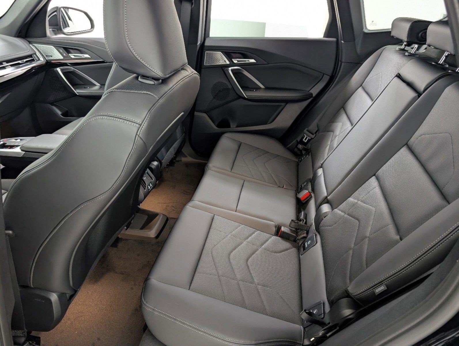 2025 BMW X1 28i - Photo 13