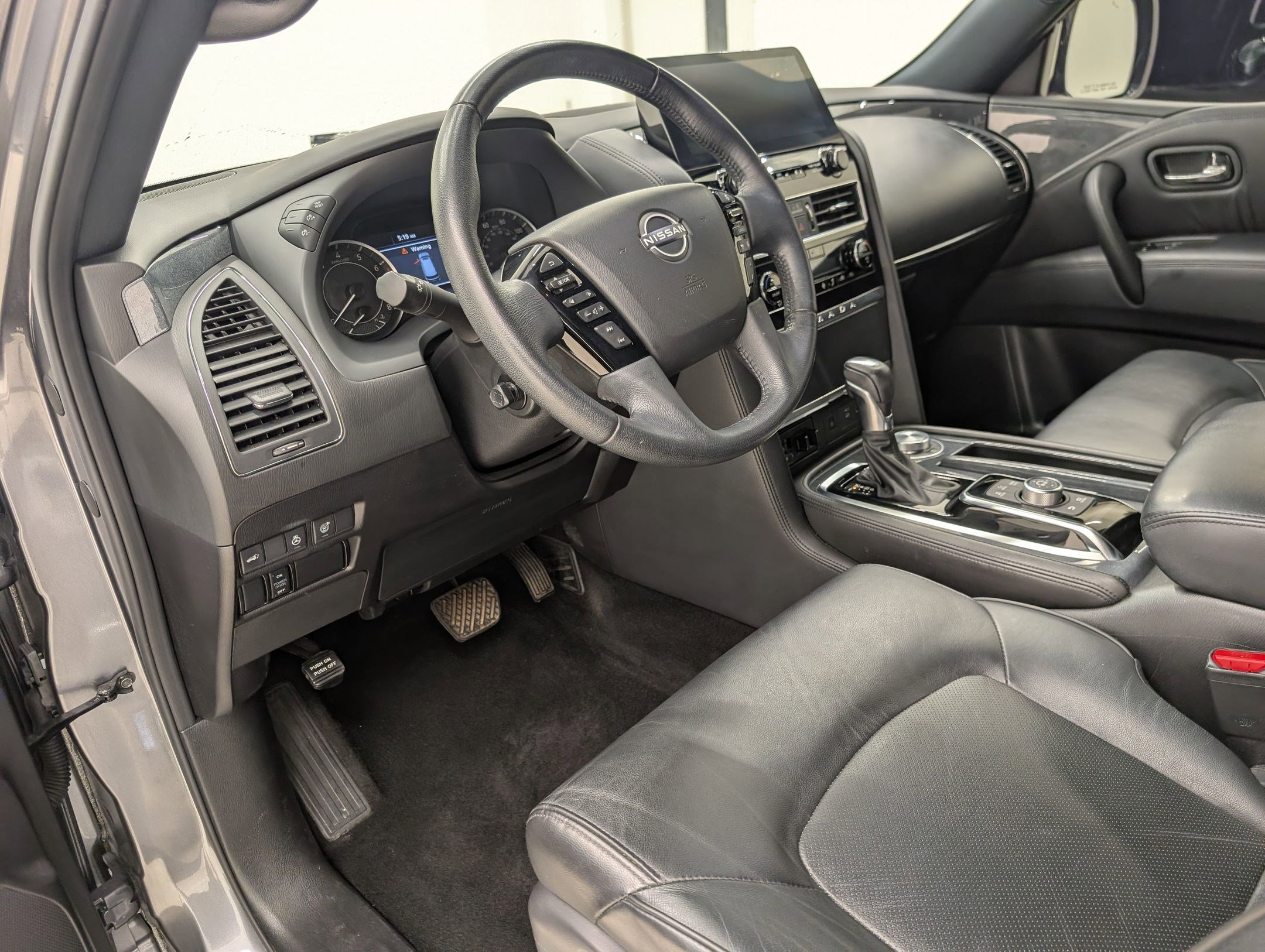 2023 Nissan Armada SL photo 3