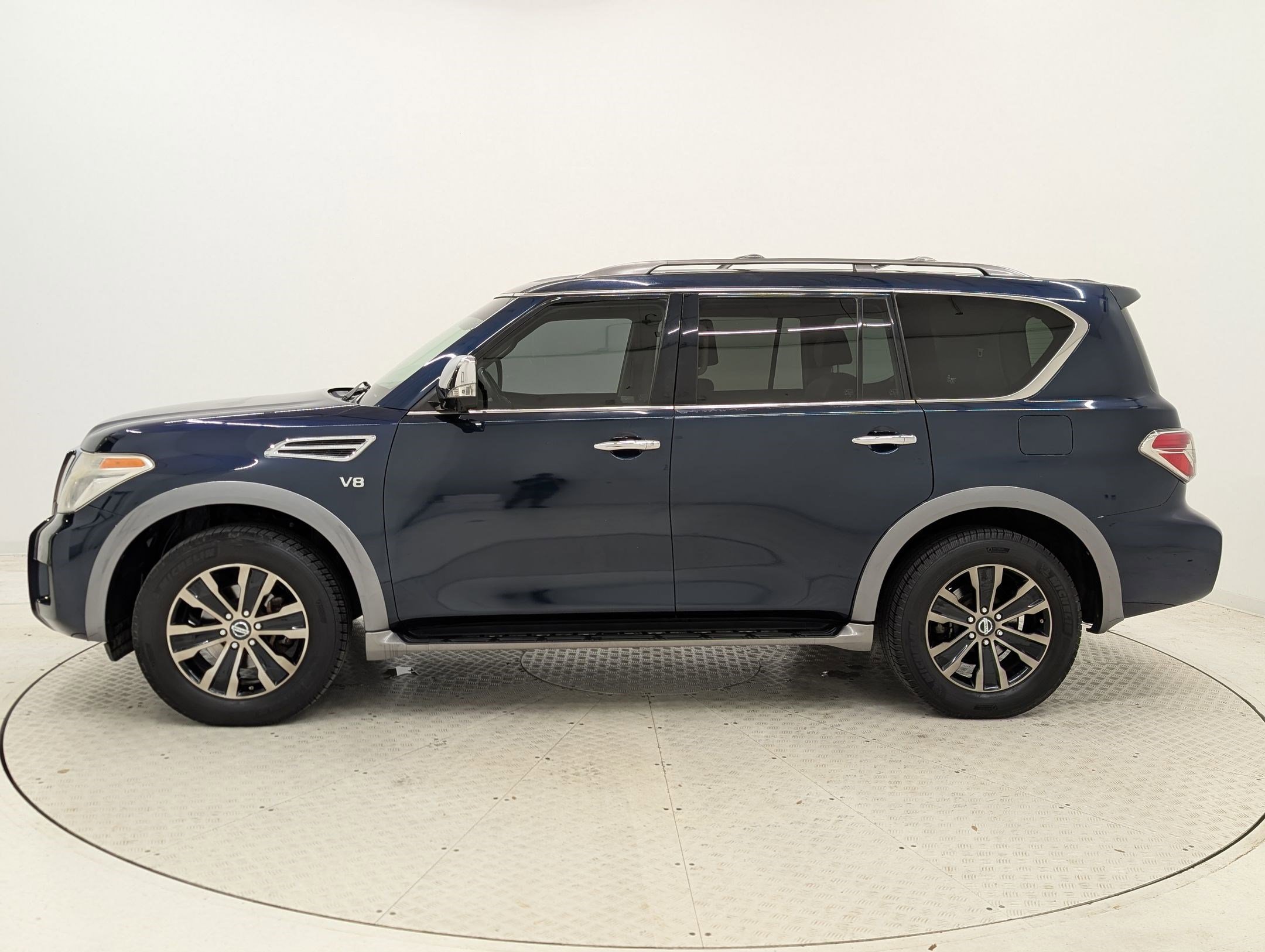 2017 Nissan Armada Platinum photo 2