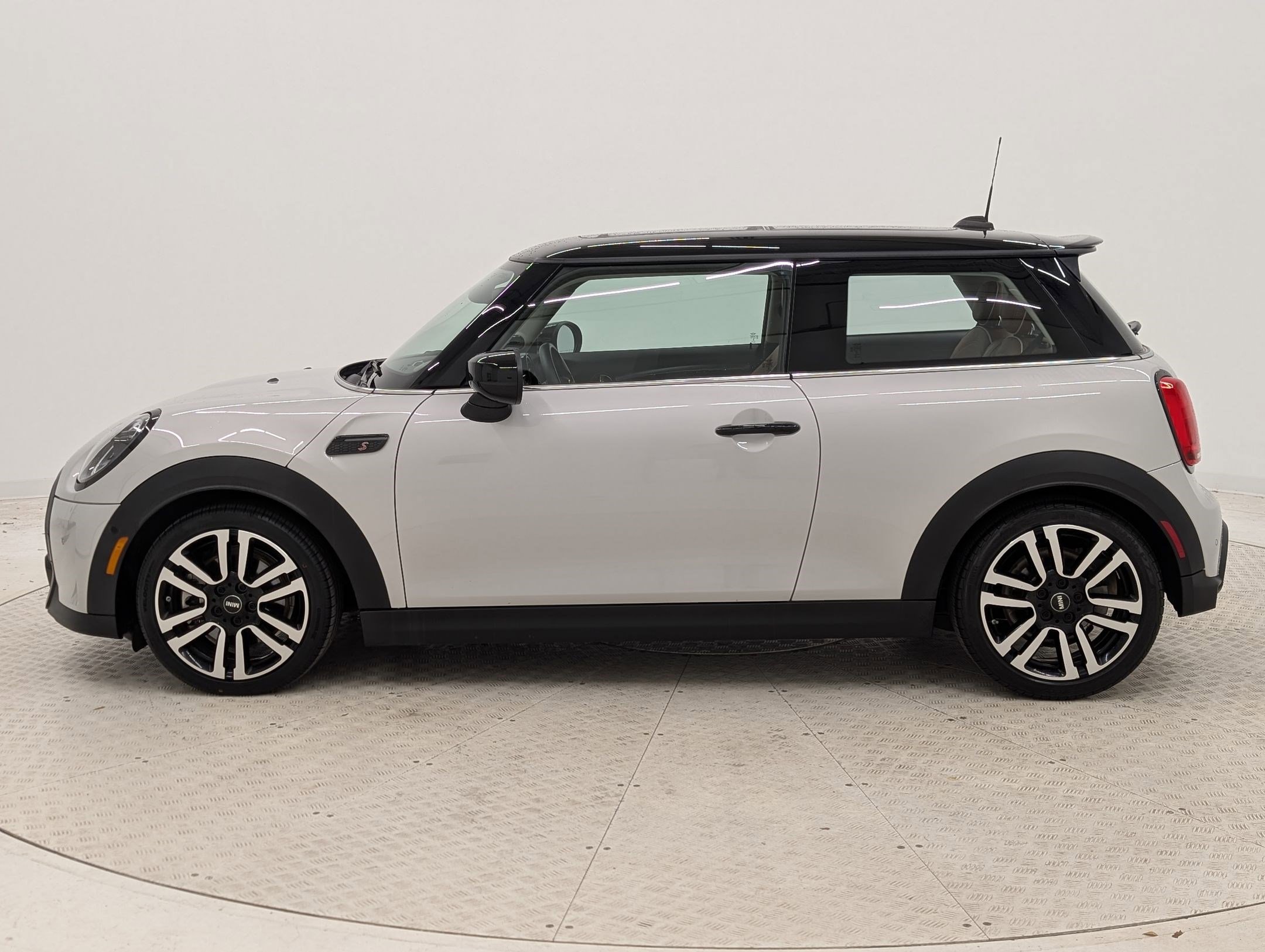 2023 Mini Cooper 2 Door Hardtop S photo 2