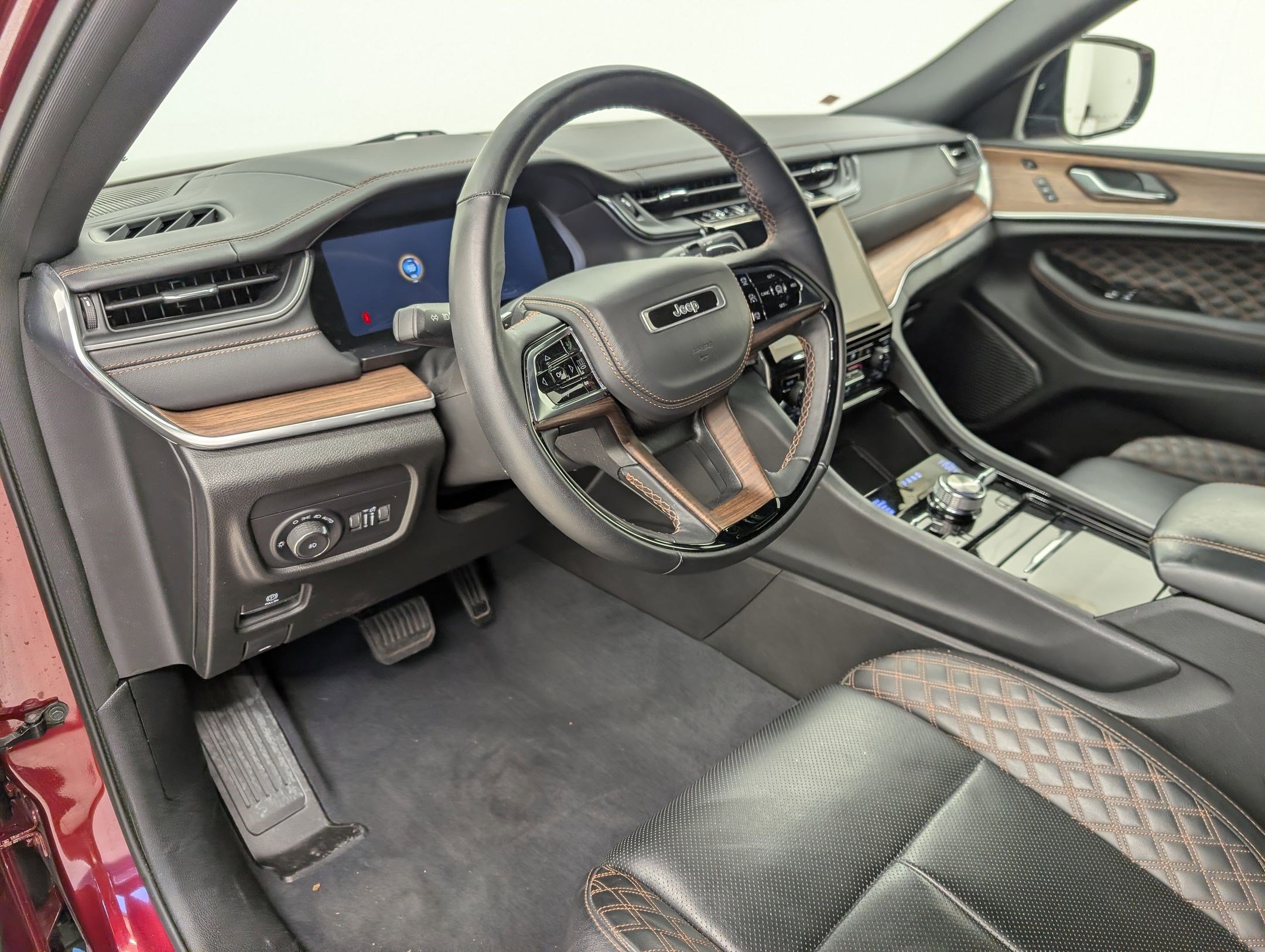 2023 Jeep Grand Cherokee Summit photo 3