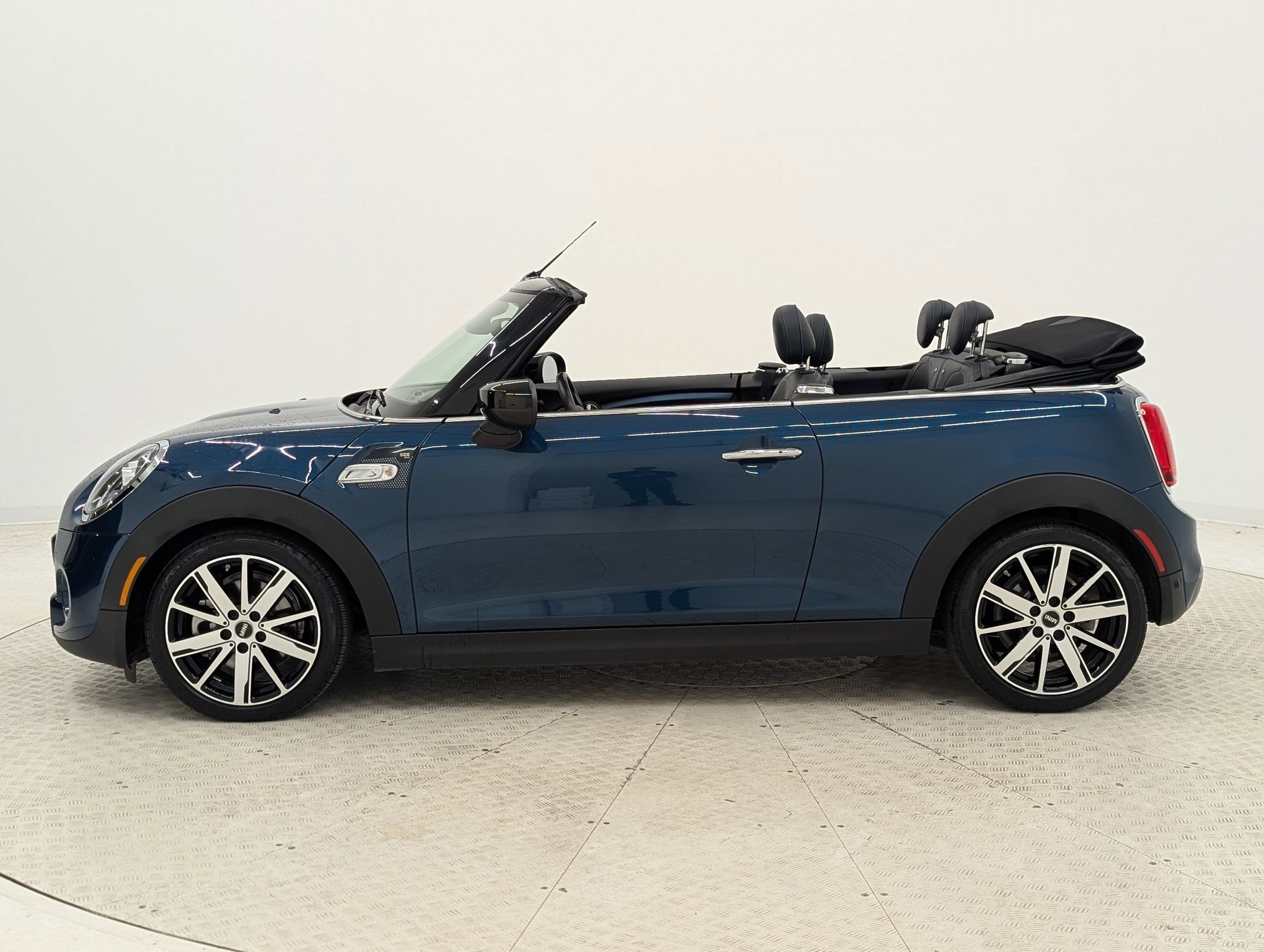 2021 Mini Cooper Convertible S photo 2