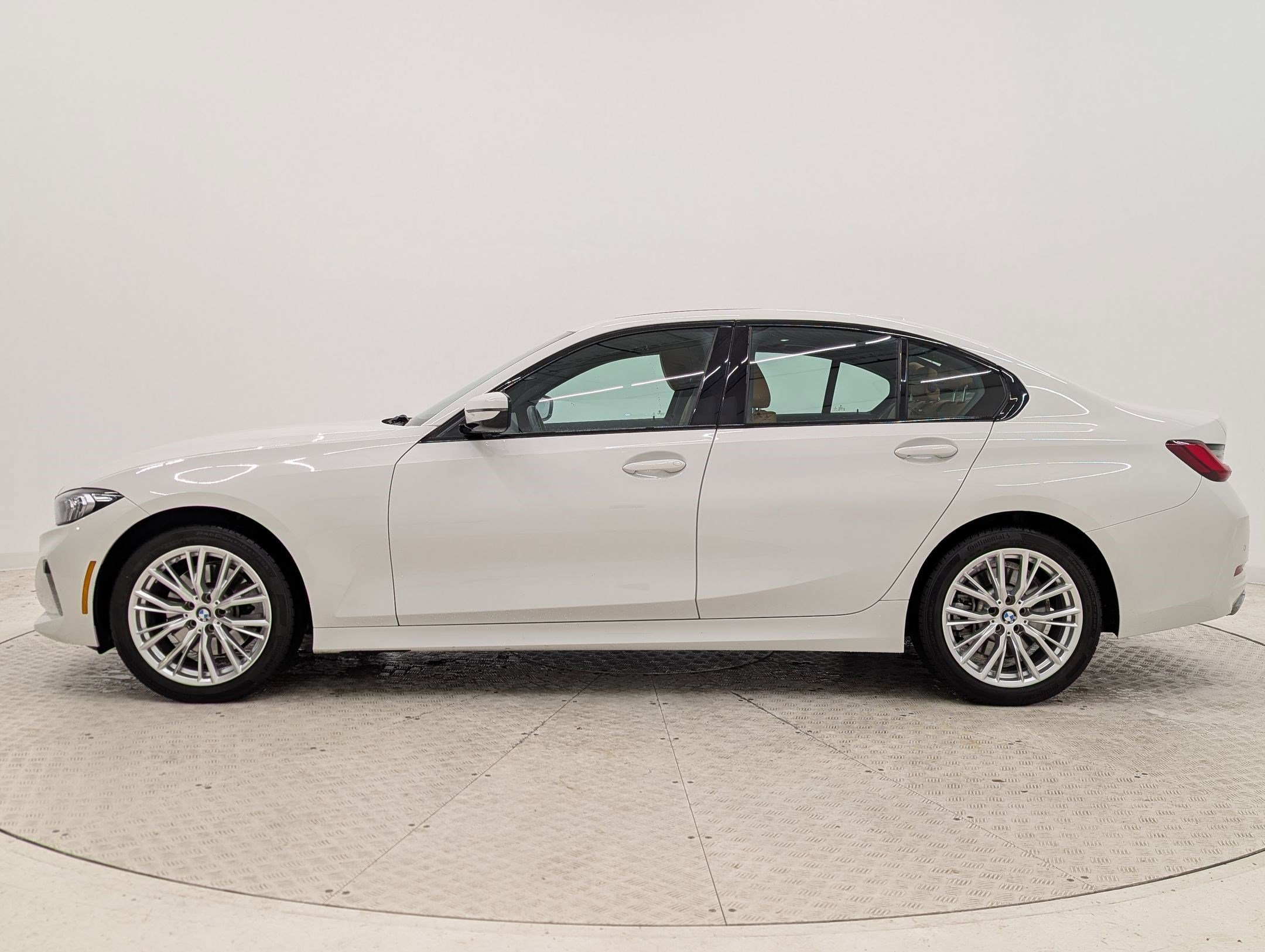 2023 Bmw 330i xDrive Sedan photo 2
