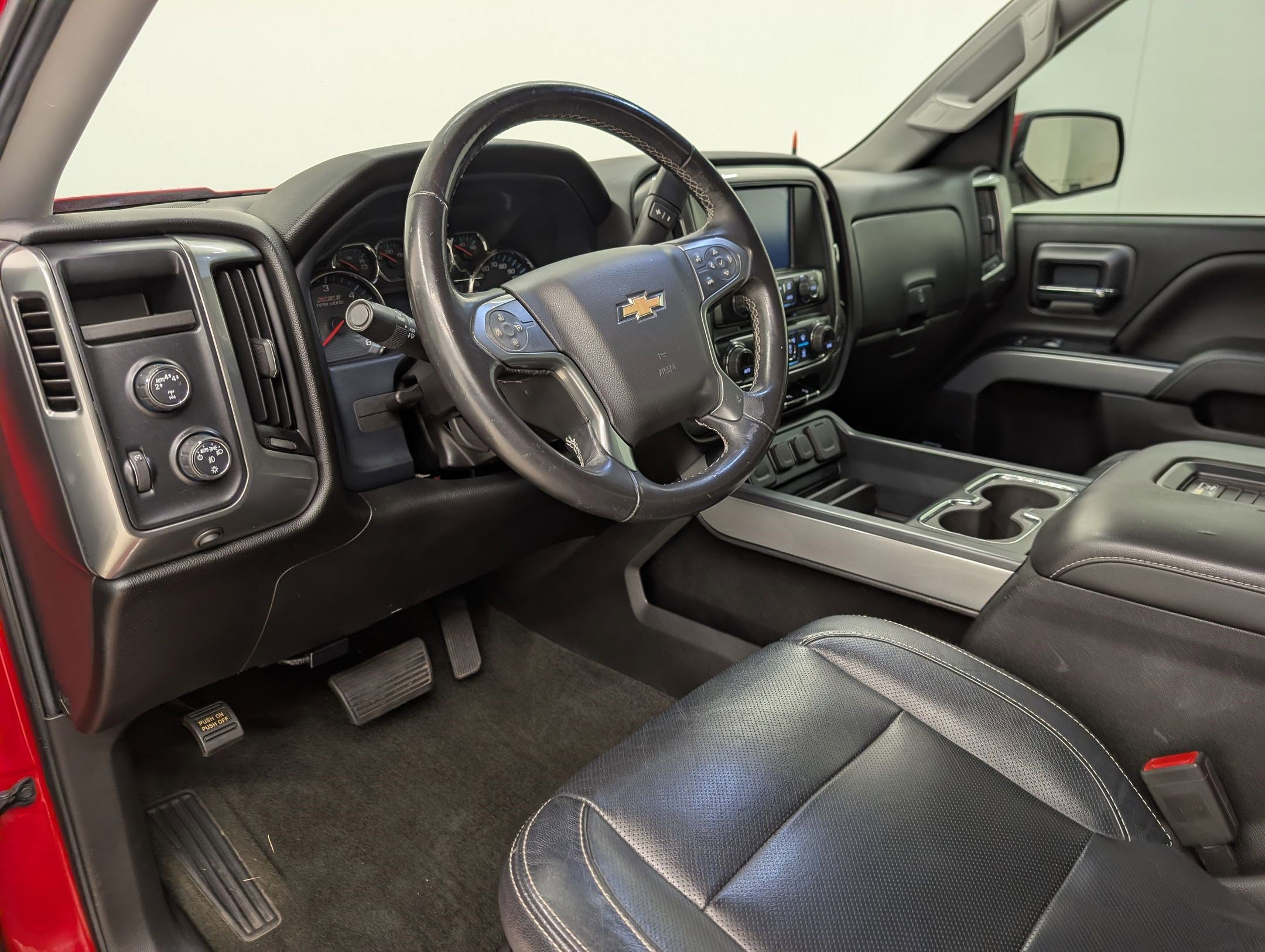 2018 Chevrolet Silverado 1500 LT photo 3