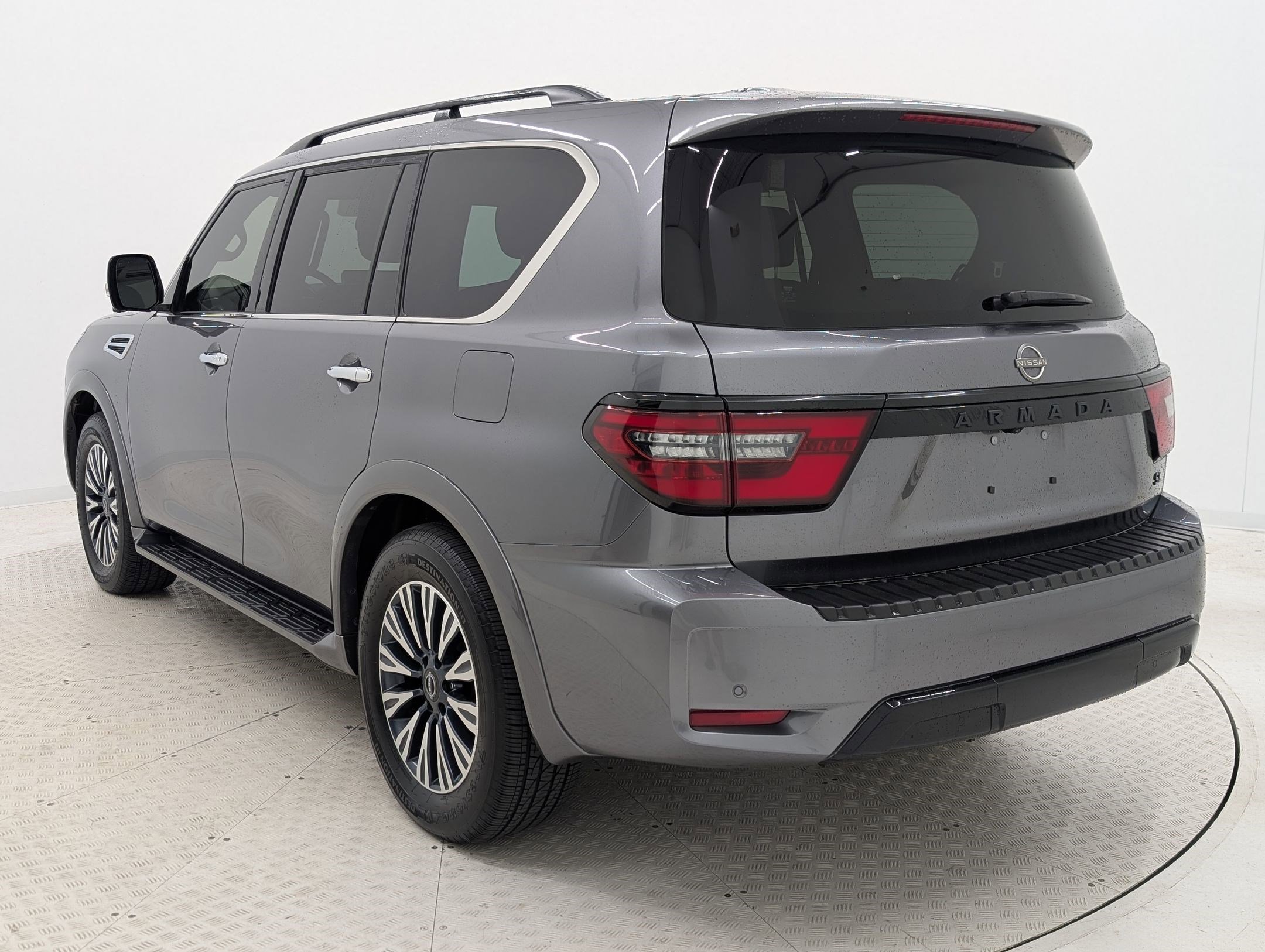 2023 Nissan Armada SL photo 2