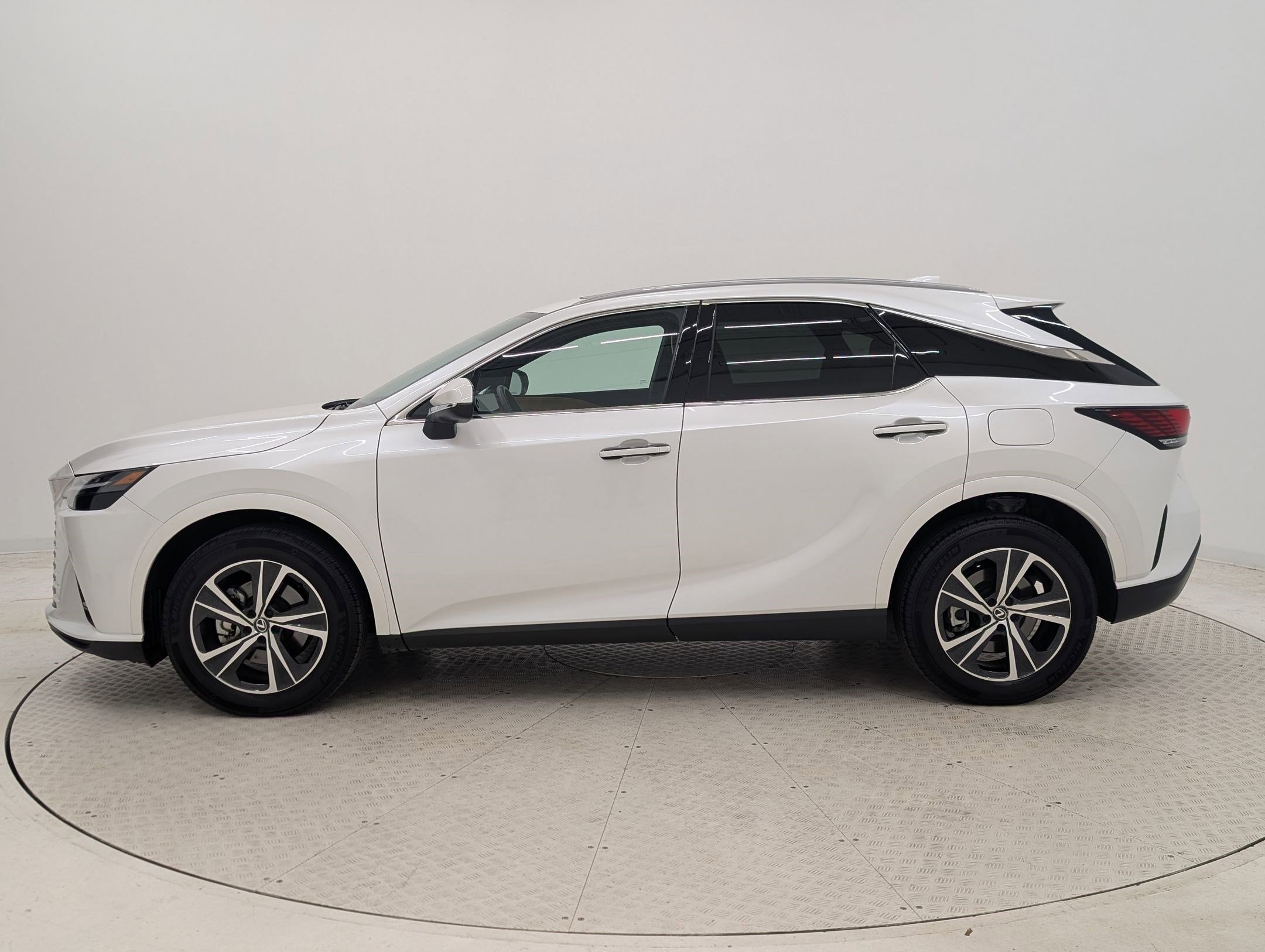 2024 Lexus RX 350h Premium photo 2