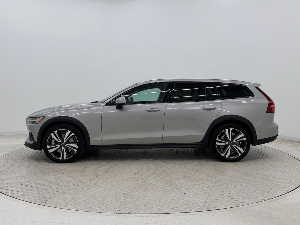Used 2025 Volvo V60 Cross Country Plus Wagon