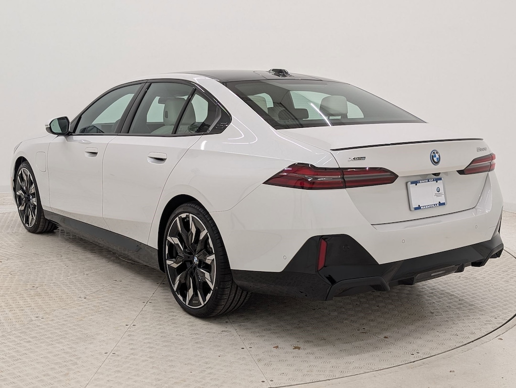 New 2026 BMW 550e xDrive Sedan