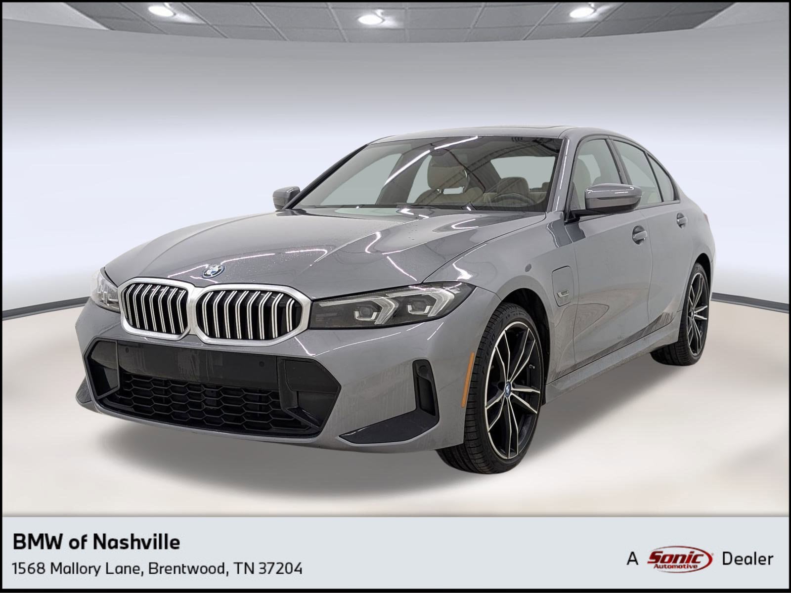 2023 BMW 3 Series 330e's photo