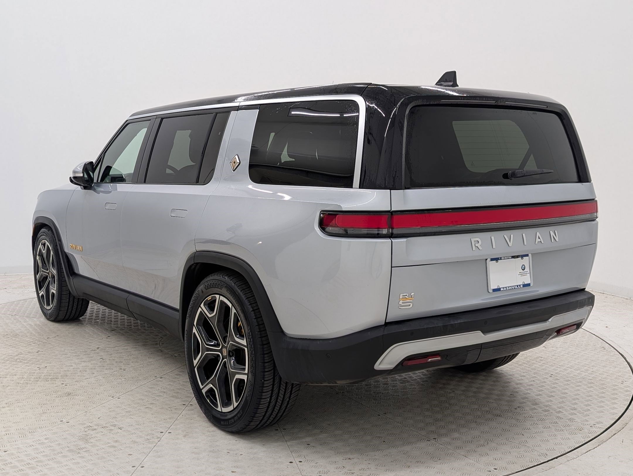 2024 Rivian R1S Adventure photo 3