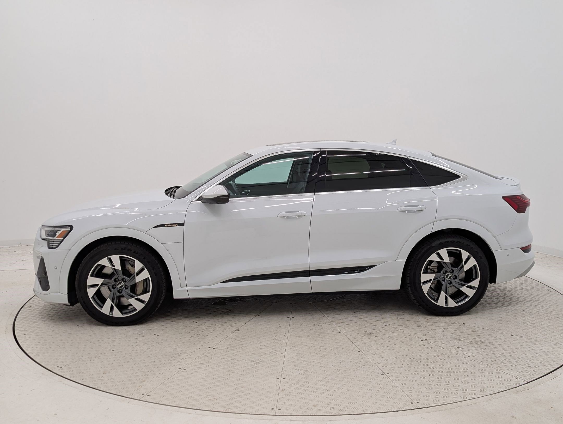 Used 2022 Audi e-tron Sportback Premium Plus with VIN WA12AAGE1NB043099 for sale in Nashville, TN