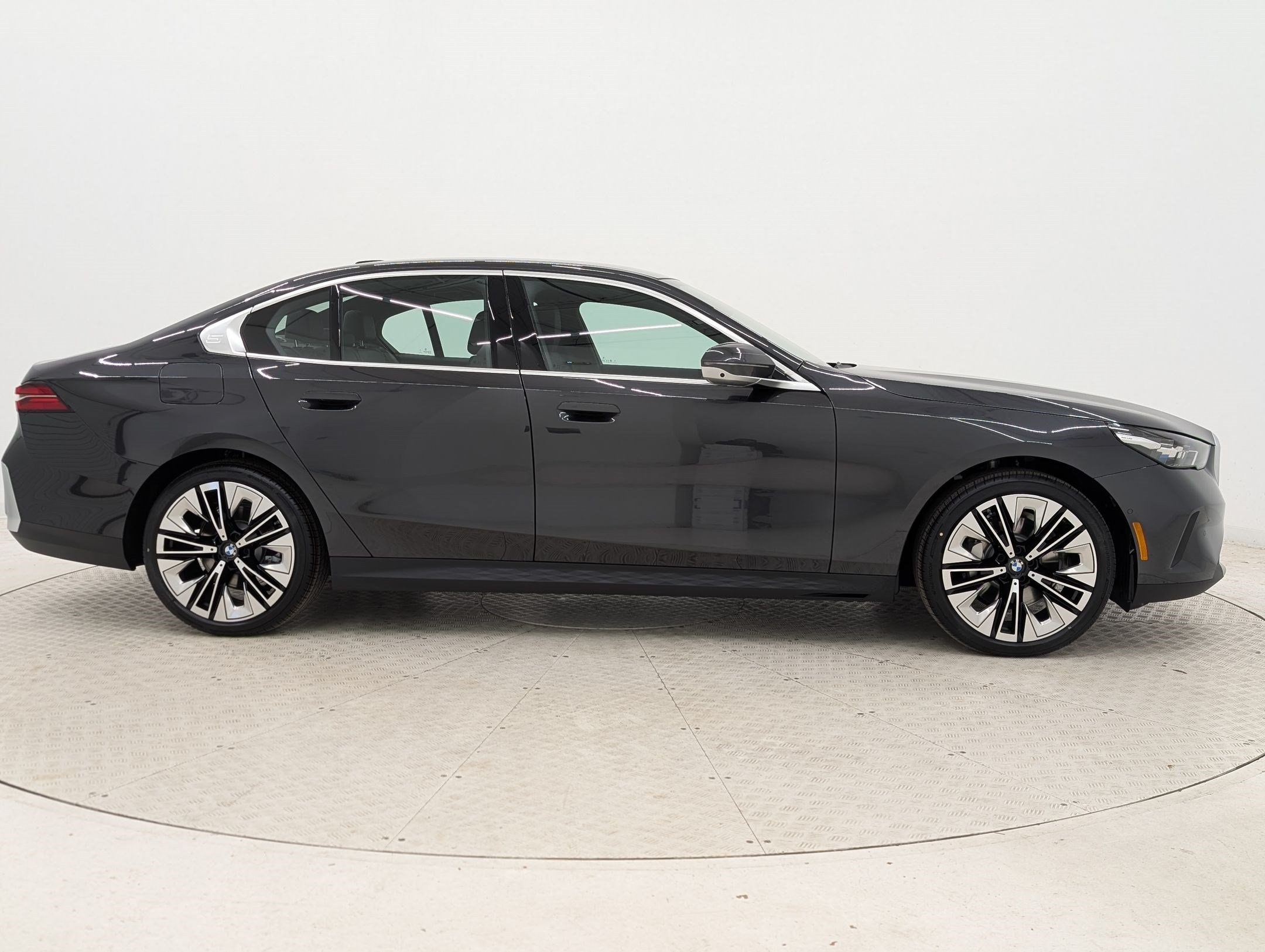 2026 BMW 5 Series 530i - Photo 8