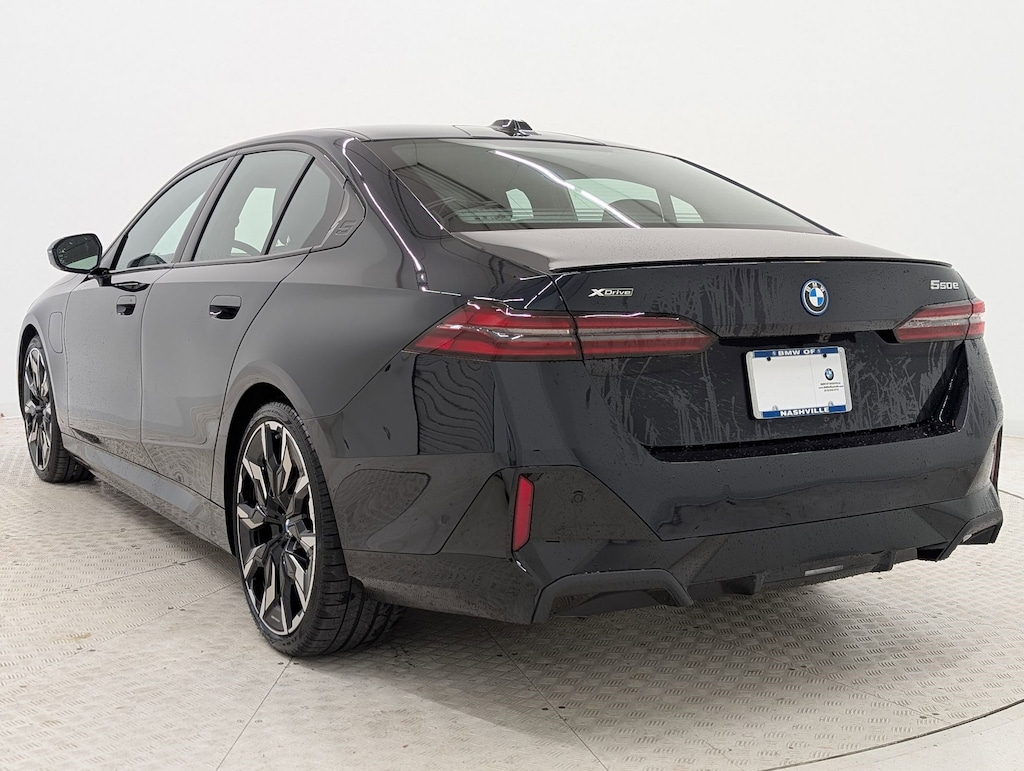 New 2026 BMW 550e xDrive Sedan