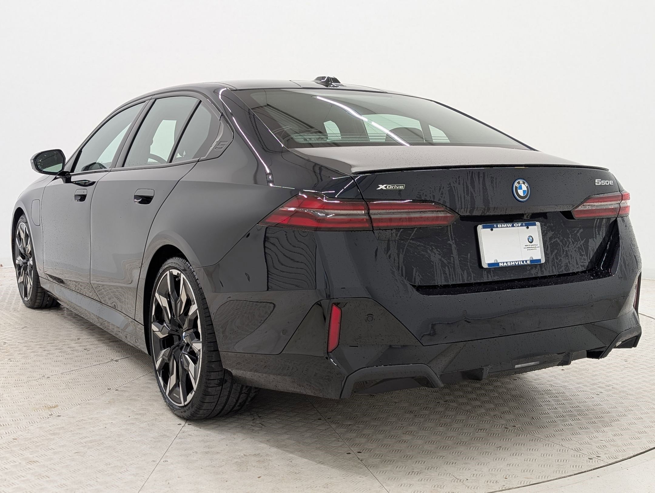 2026 Bmw 550e xDrive photo 3