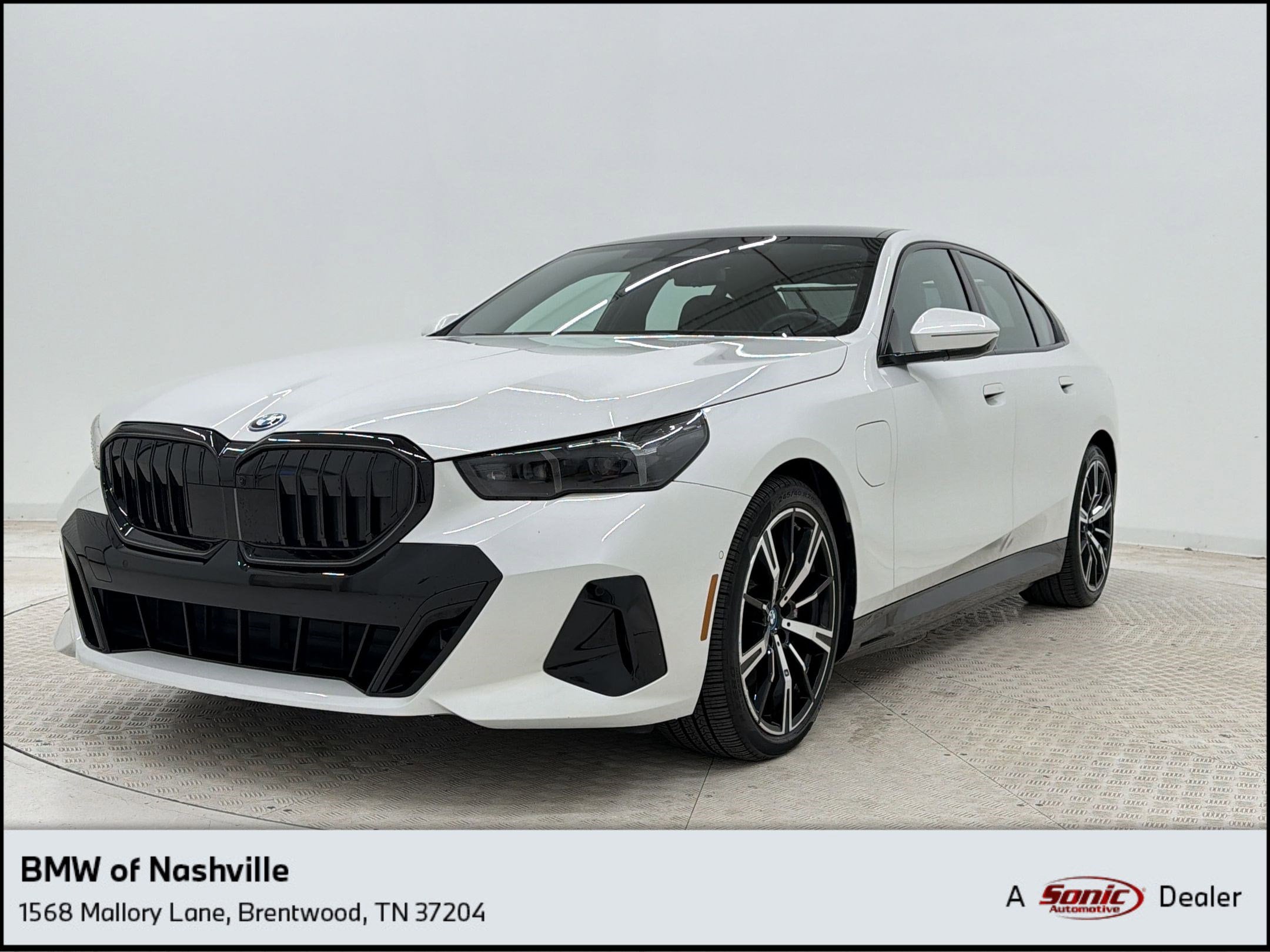 2025 BMW 5 Series 550e xDrive Sedan's photo