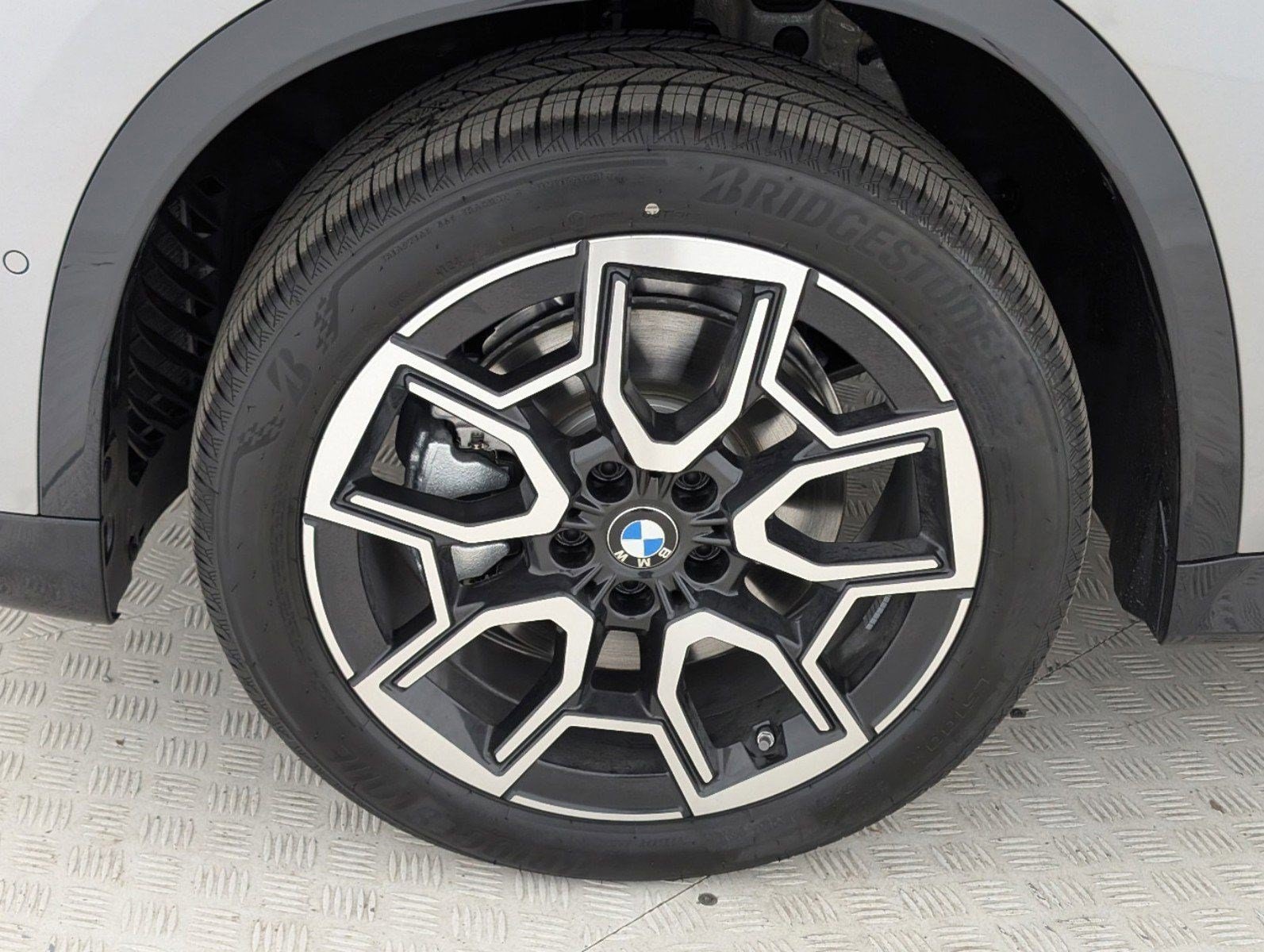 2025 BMW X1 28i - Photo 12