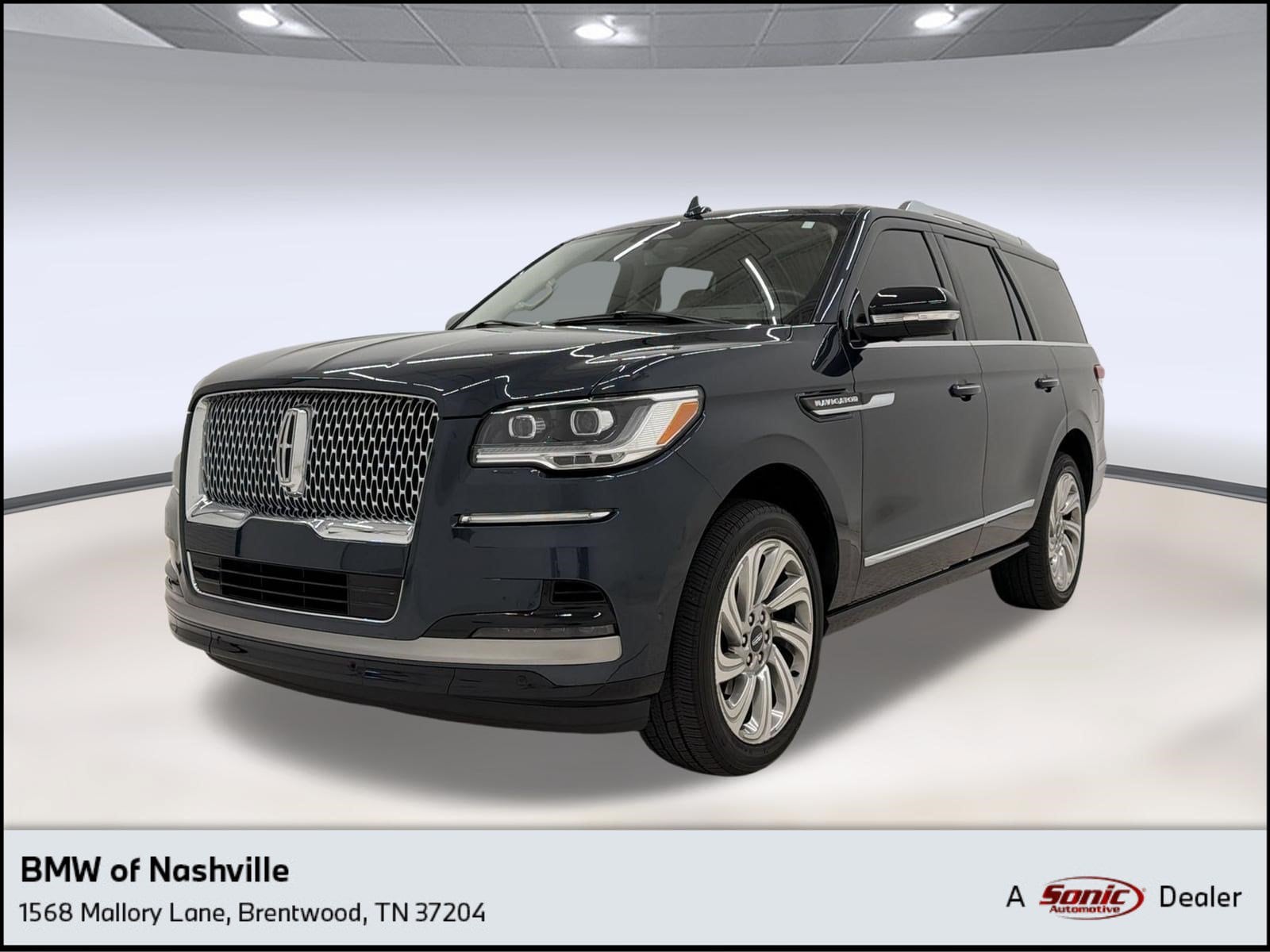 Navigator Reserve SUV