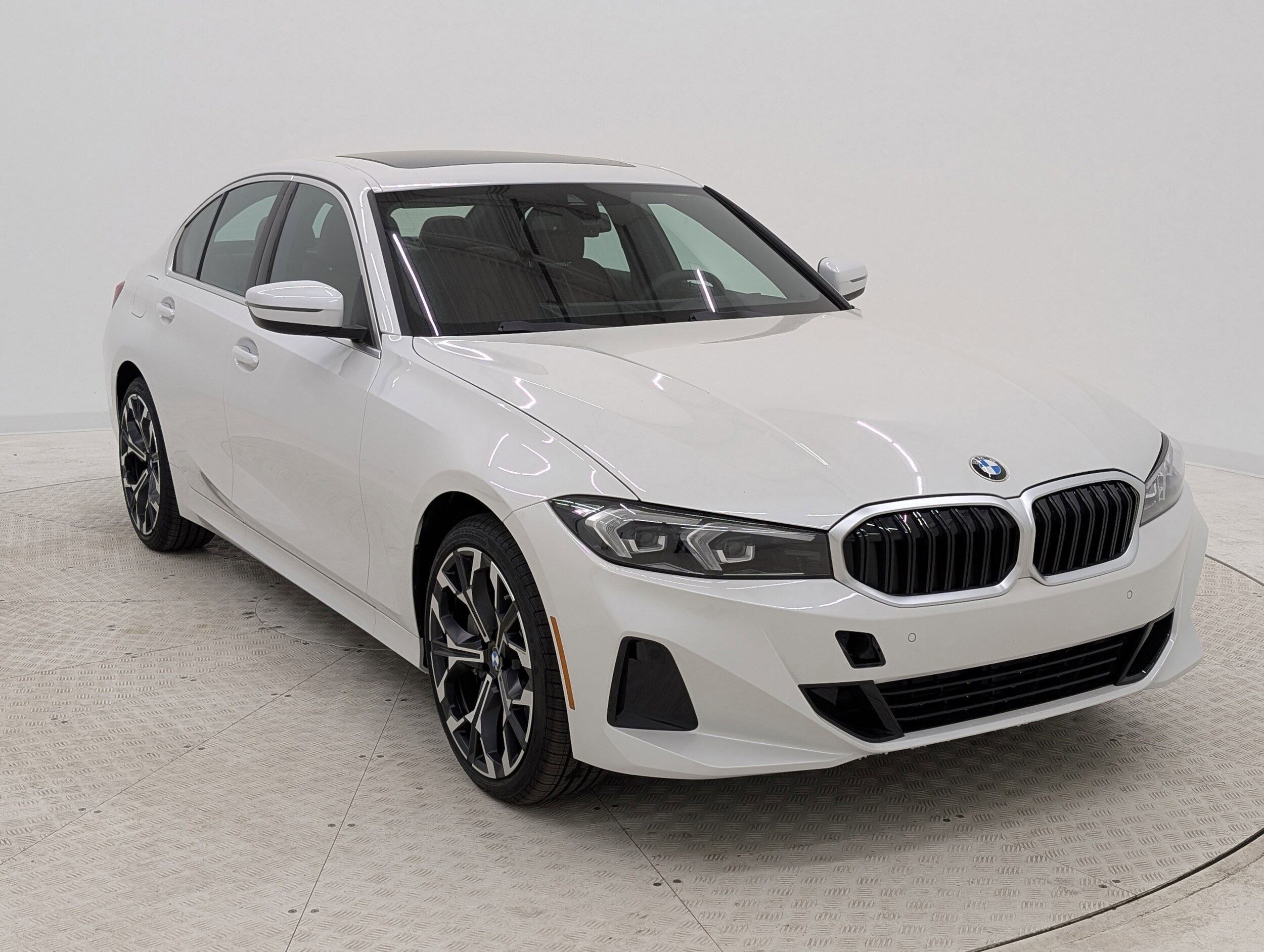 2025 Bmw 330i photo 2