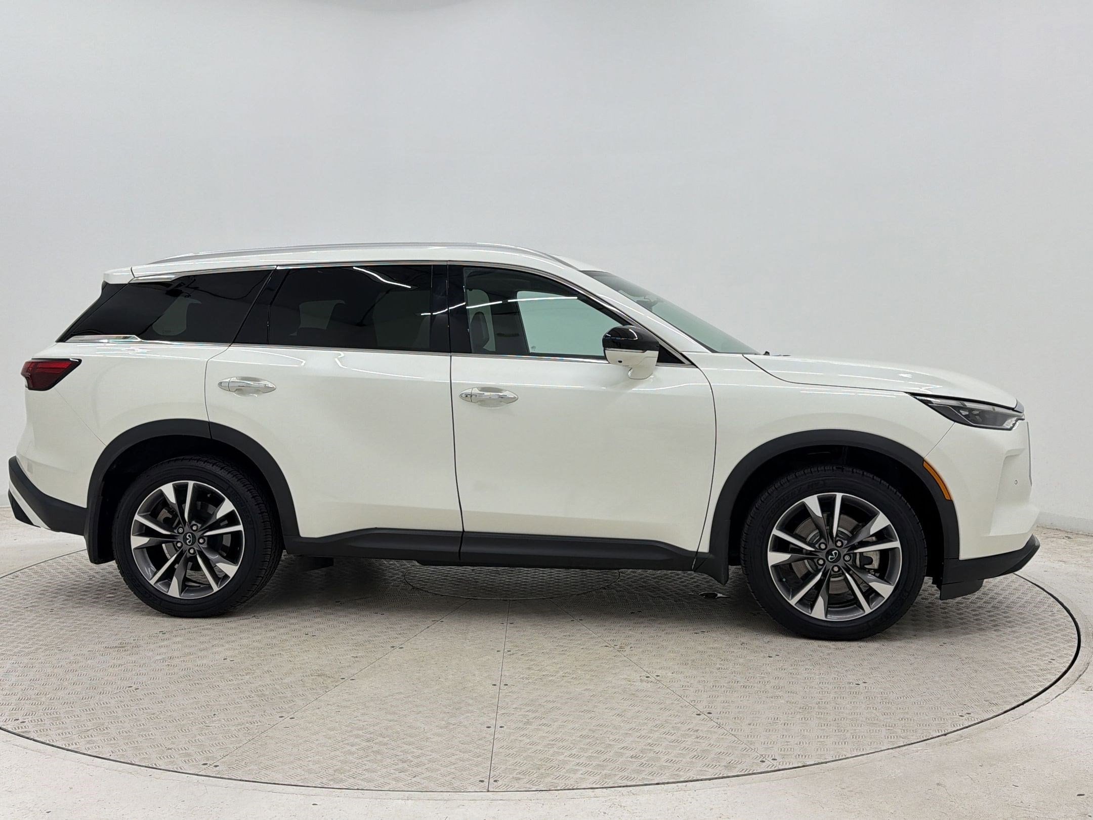QX60 LUXE SUV