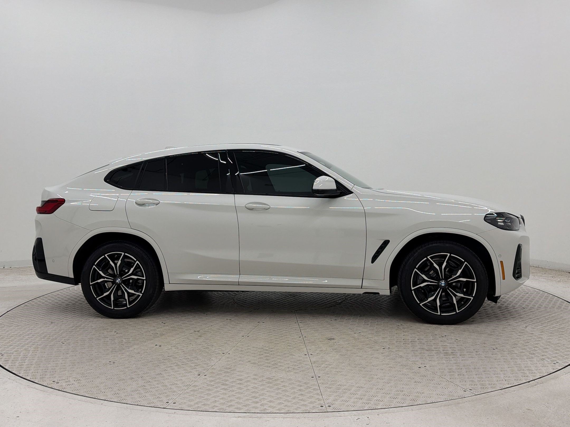 X4 SUV