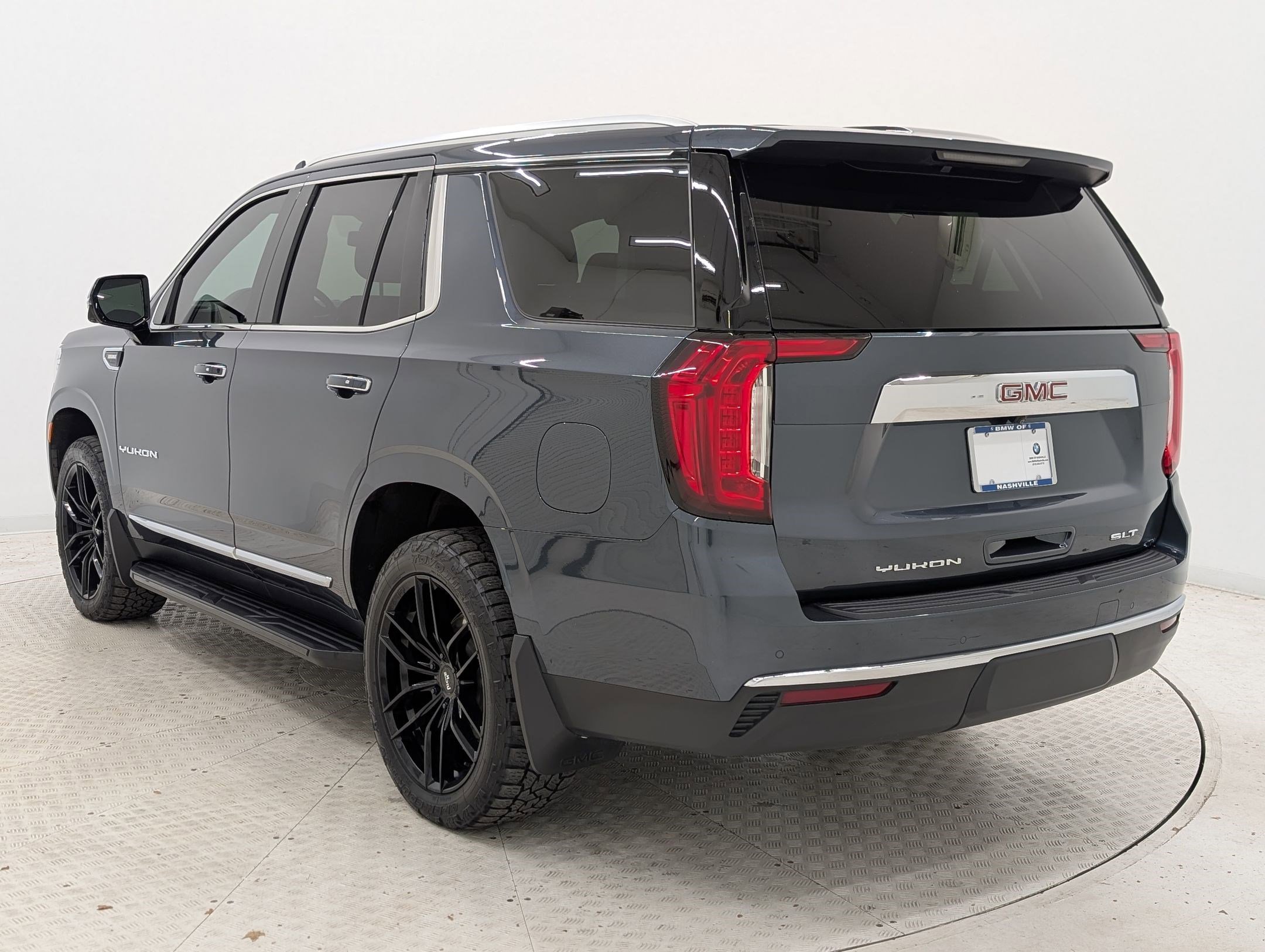 2021 Gmc Yukon SLT photo 2