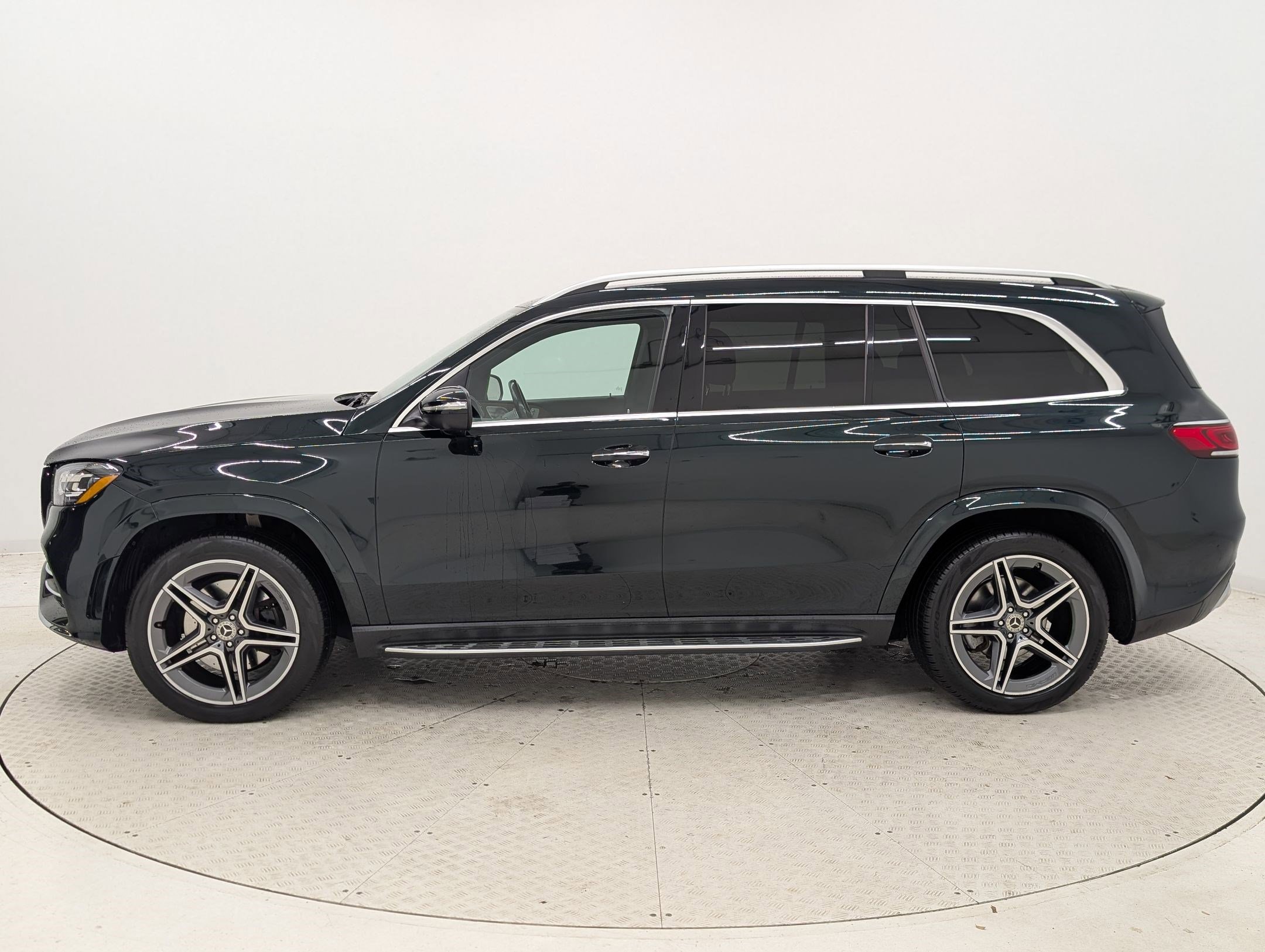 2021 Mercedes Benz GLS 580 photo 2