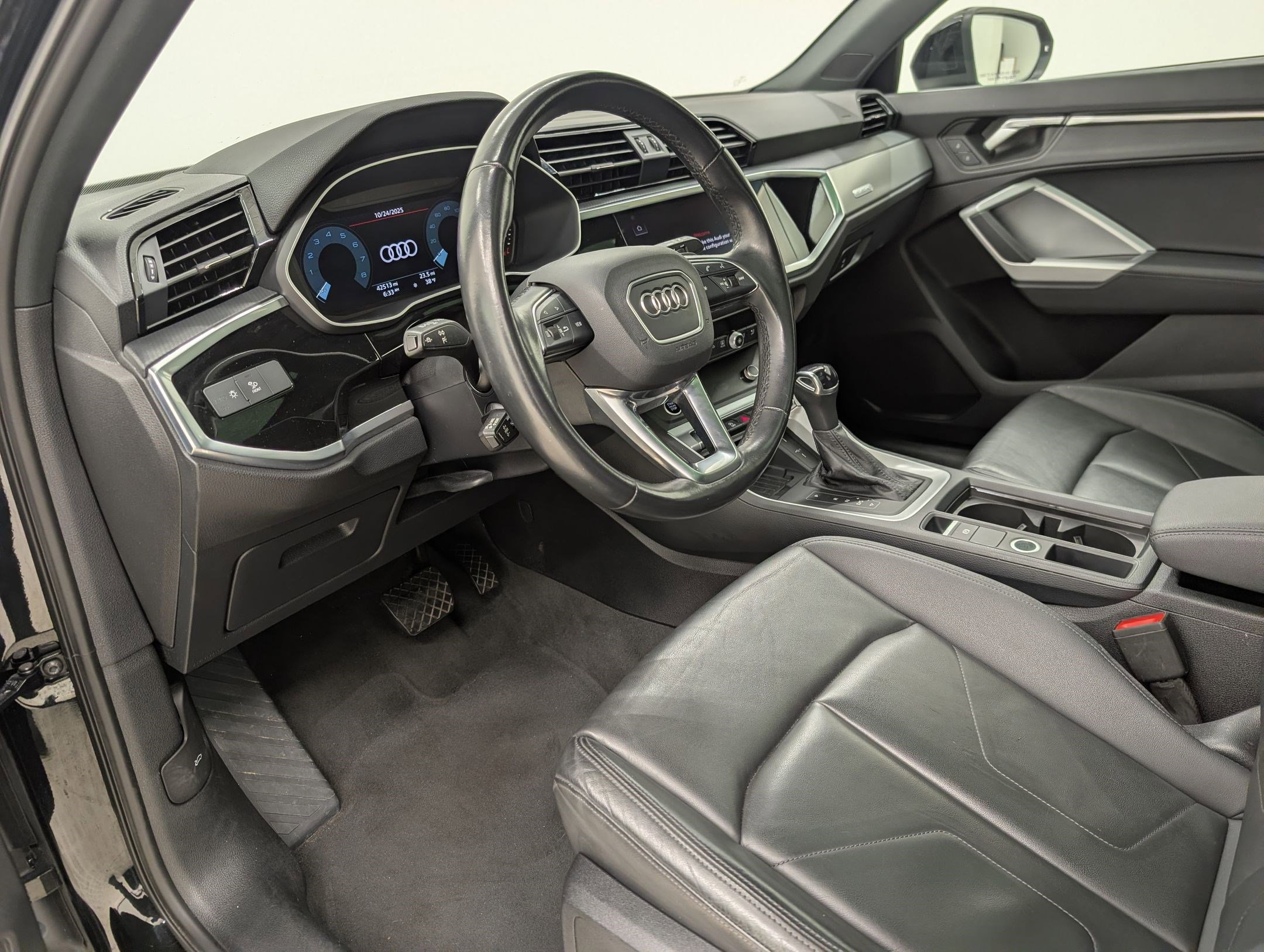 2024 Audi Q3 S line Premium photo 4