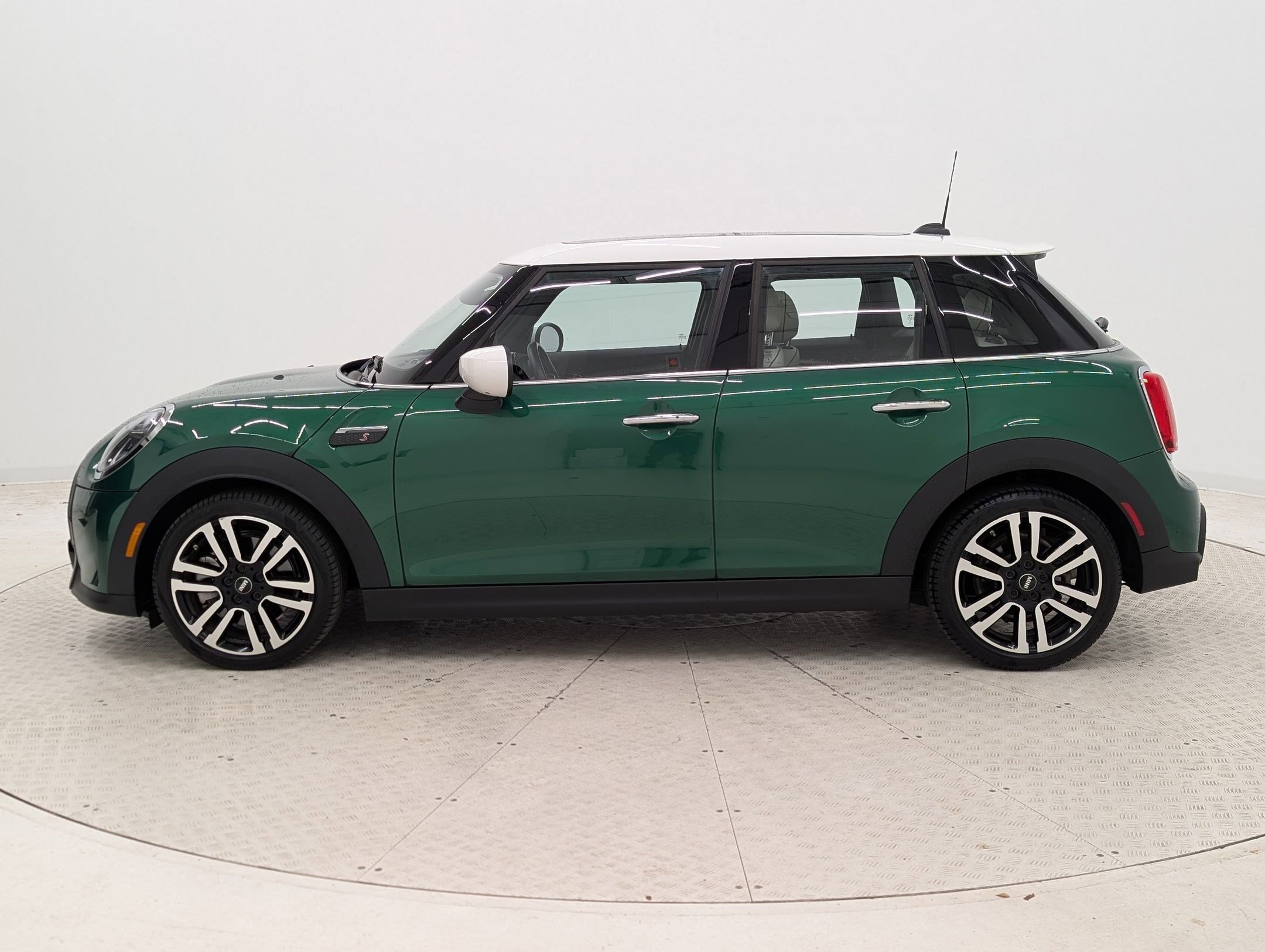 2024 Mini Cooper 4 Door Hardtop S photo 2